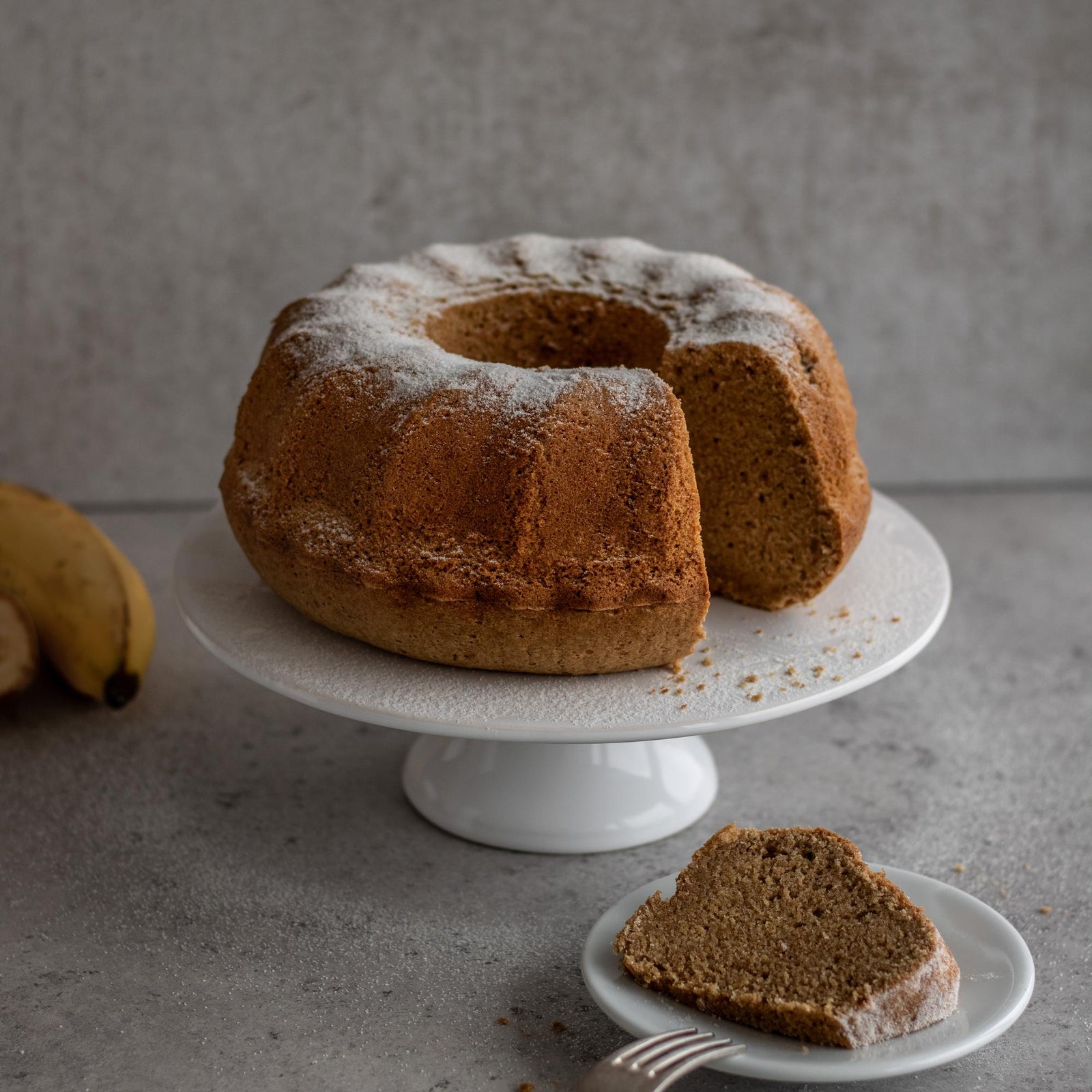Ciambella di farina di farro con banane