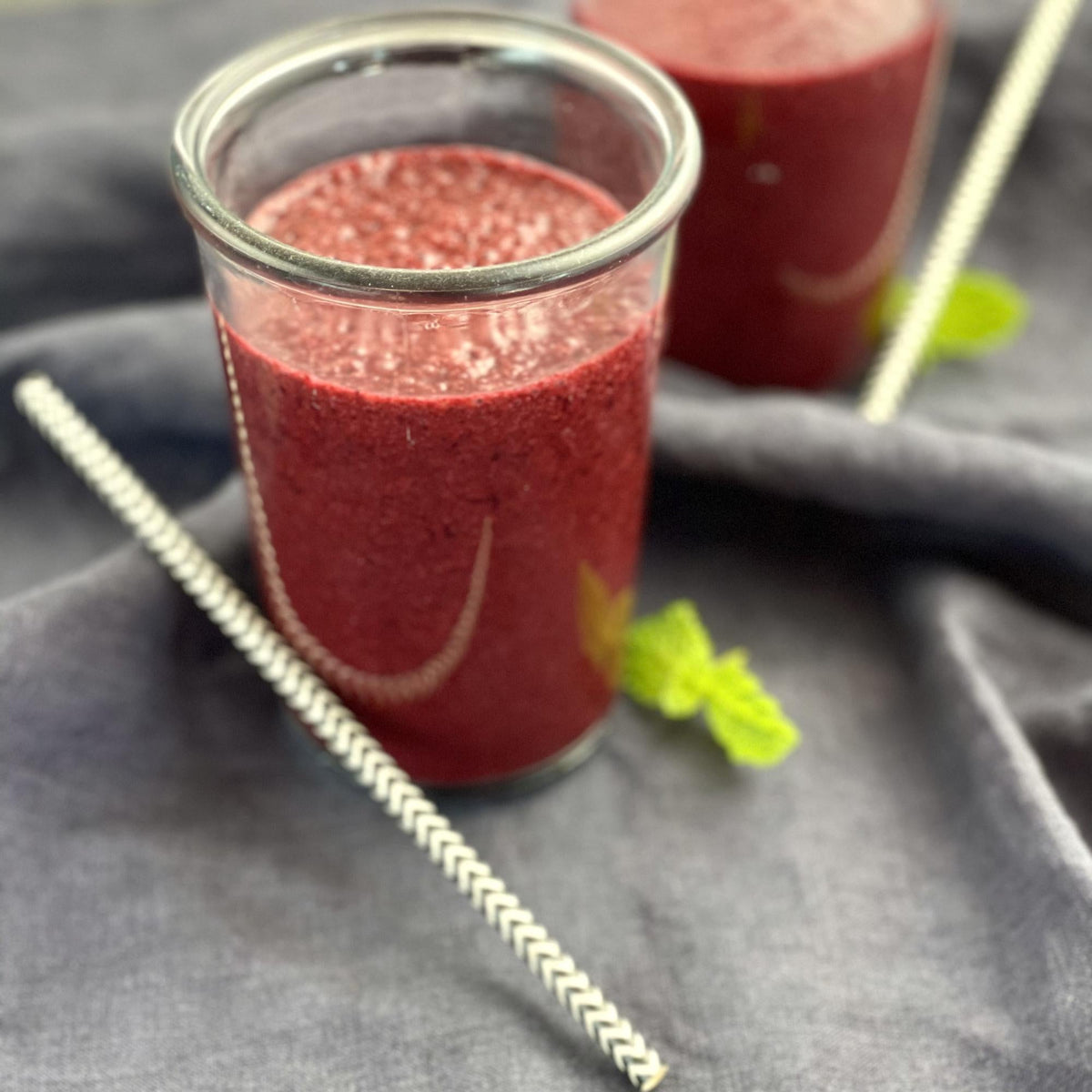 Frullato di mirtilli con mela e datteri
