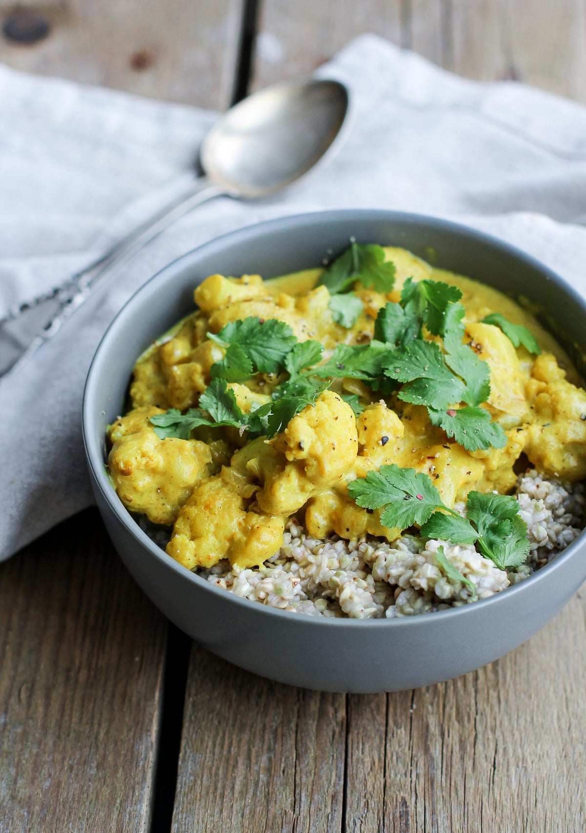 Curry di cavolfiore con grano saraceno