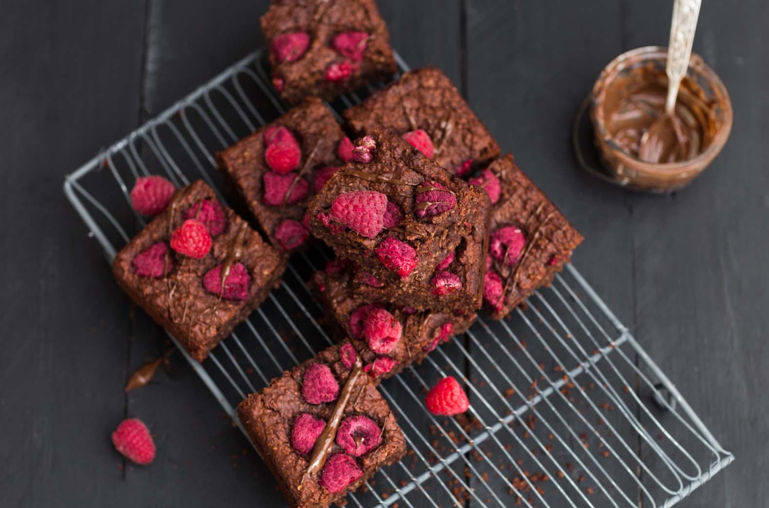 Brownies ai fagioli con lamponi