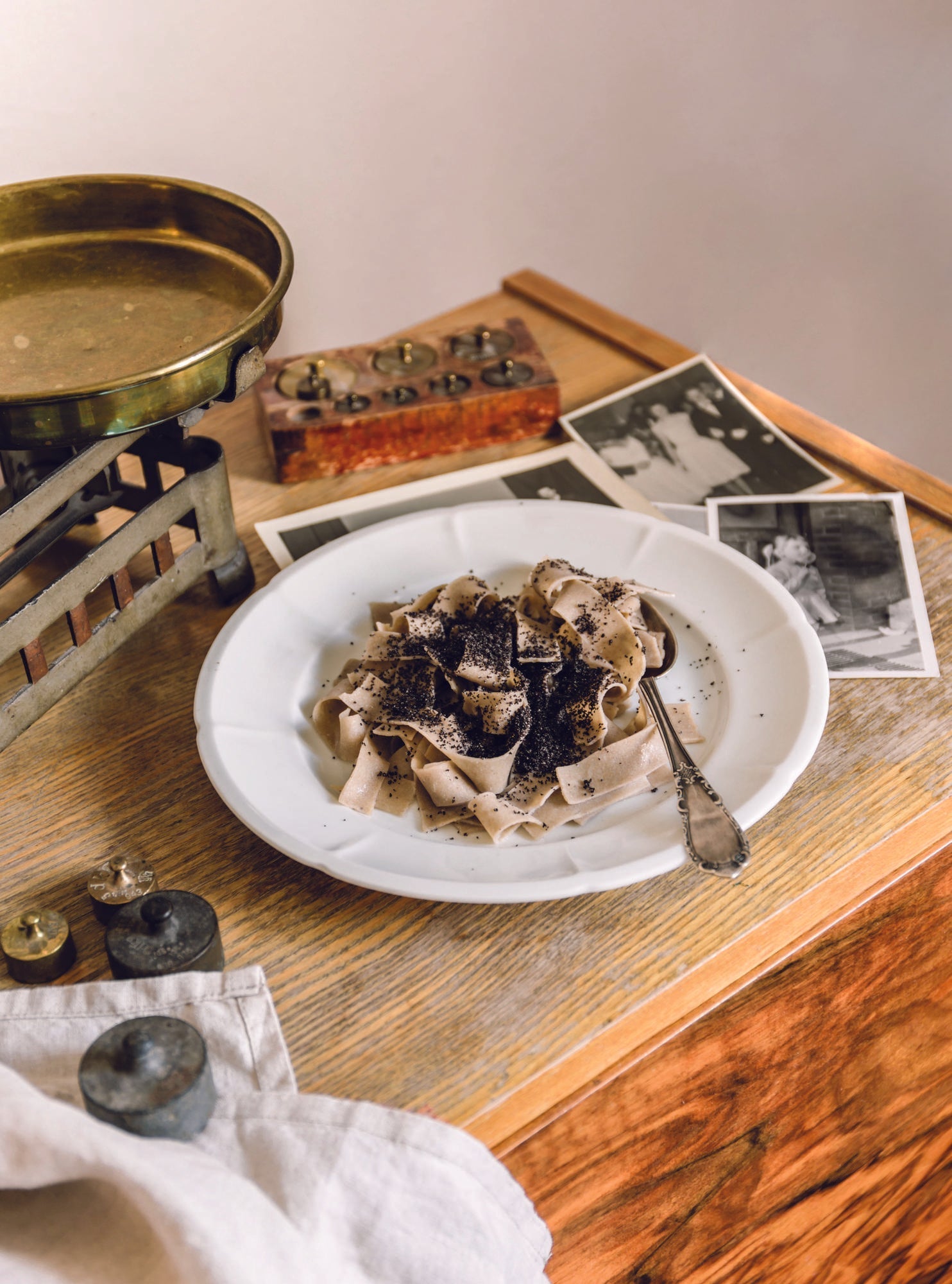 Tagliatelle larghe con semi di papavero