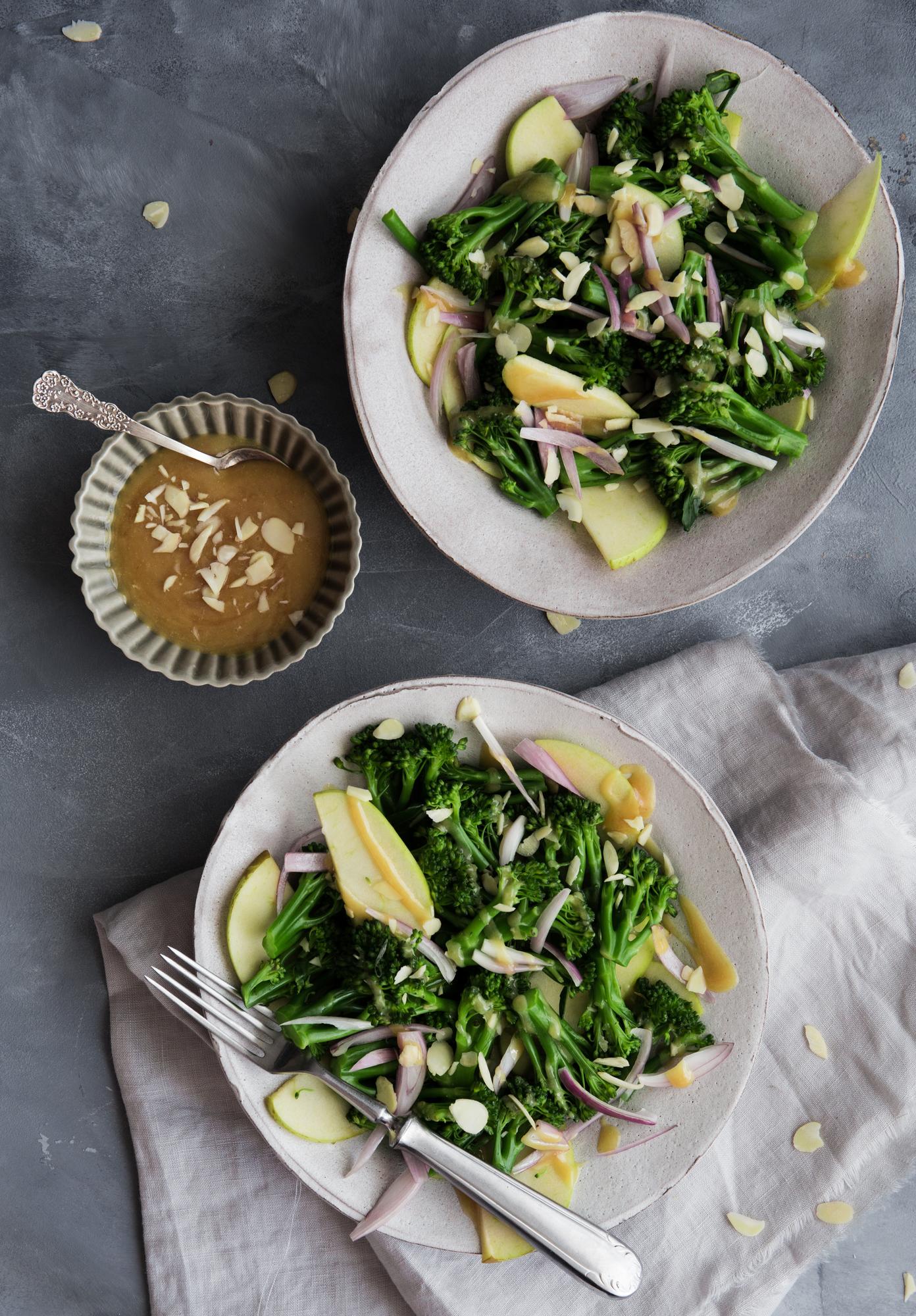 Insalata di broccoli con mela