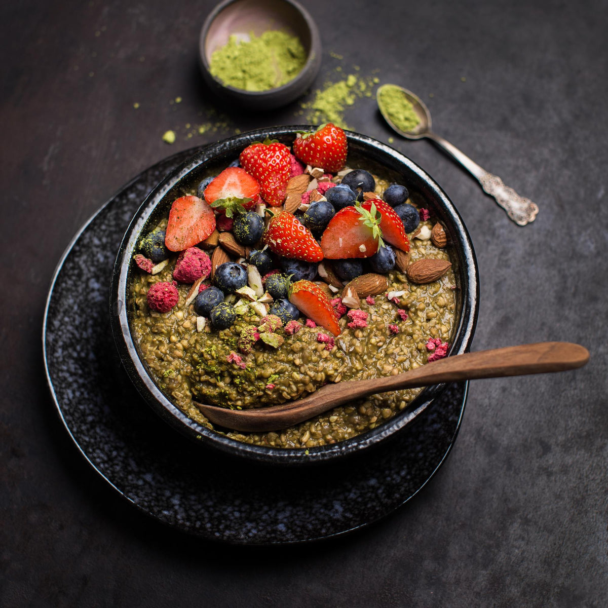 Porridge di grano saraceno con tè matcha