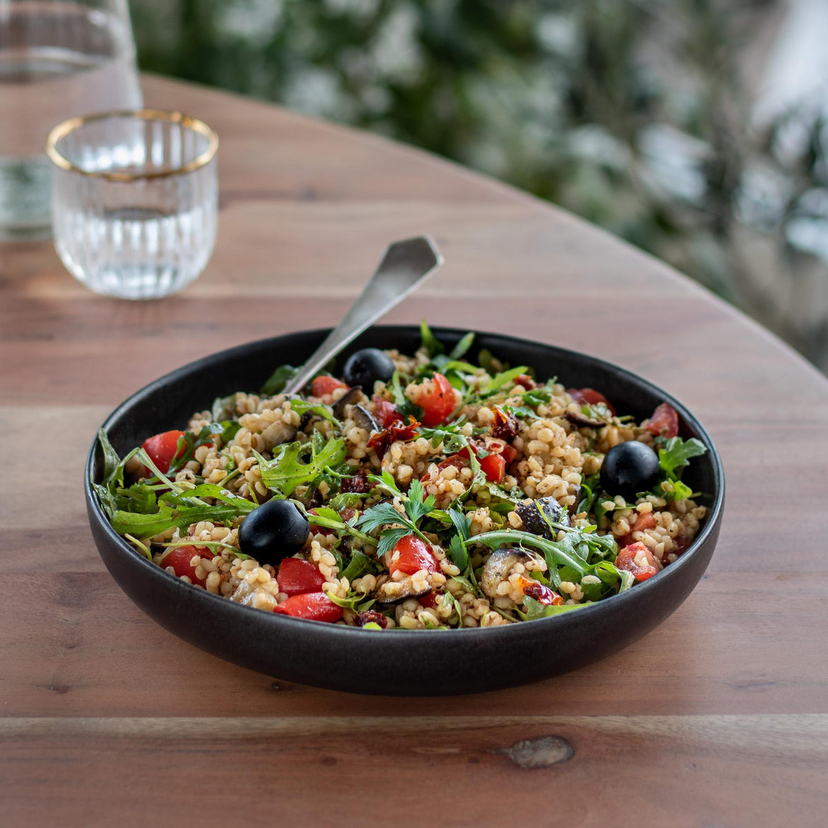 Insalata di bulgur con melanzane e pomodori secchi