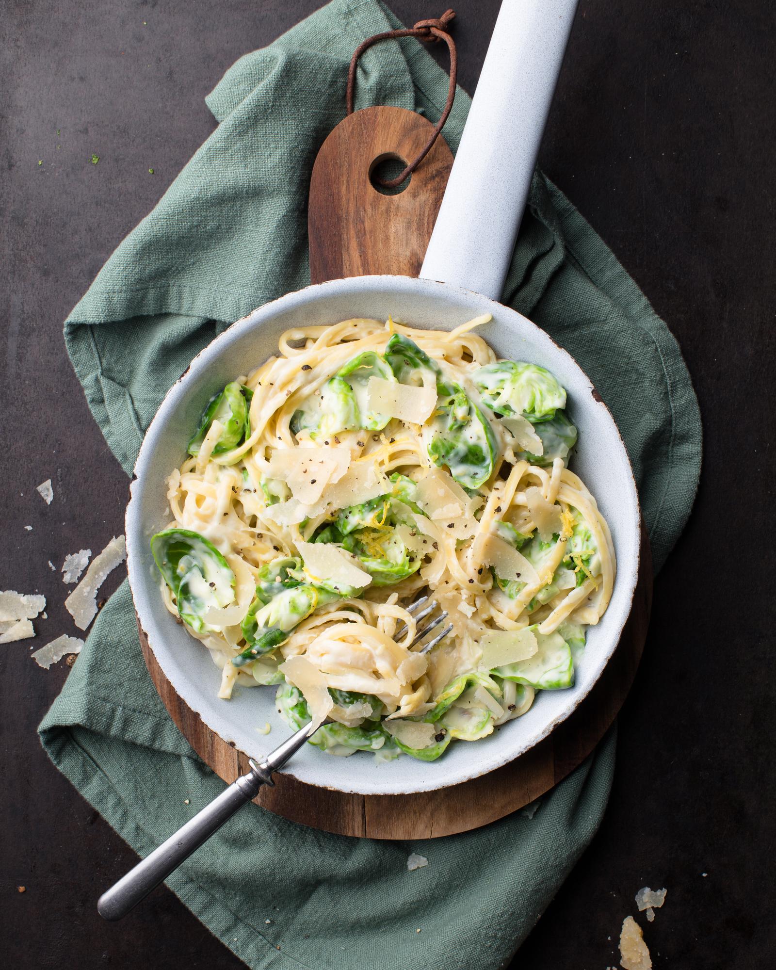 Pasta con cavolini di Bruxelles e salsa alla panna