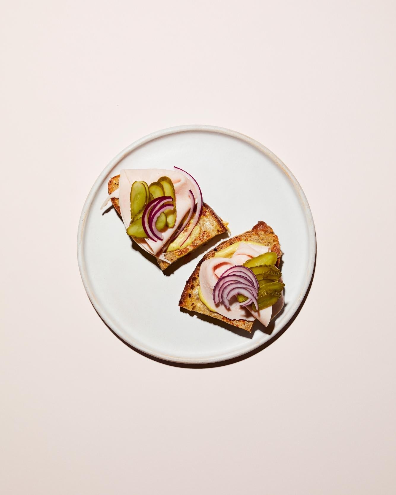 Pane nell'uovo con prosciutto di tacchino