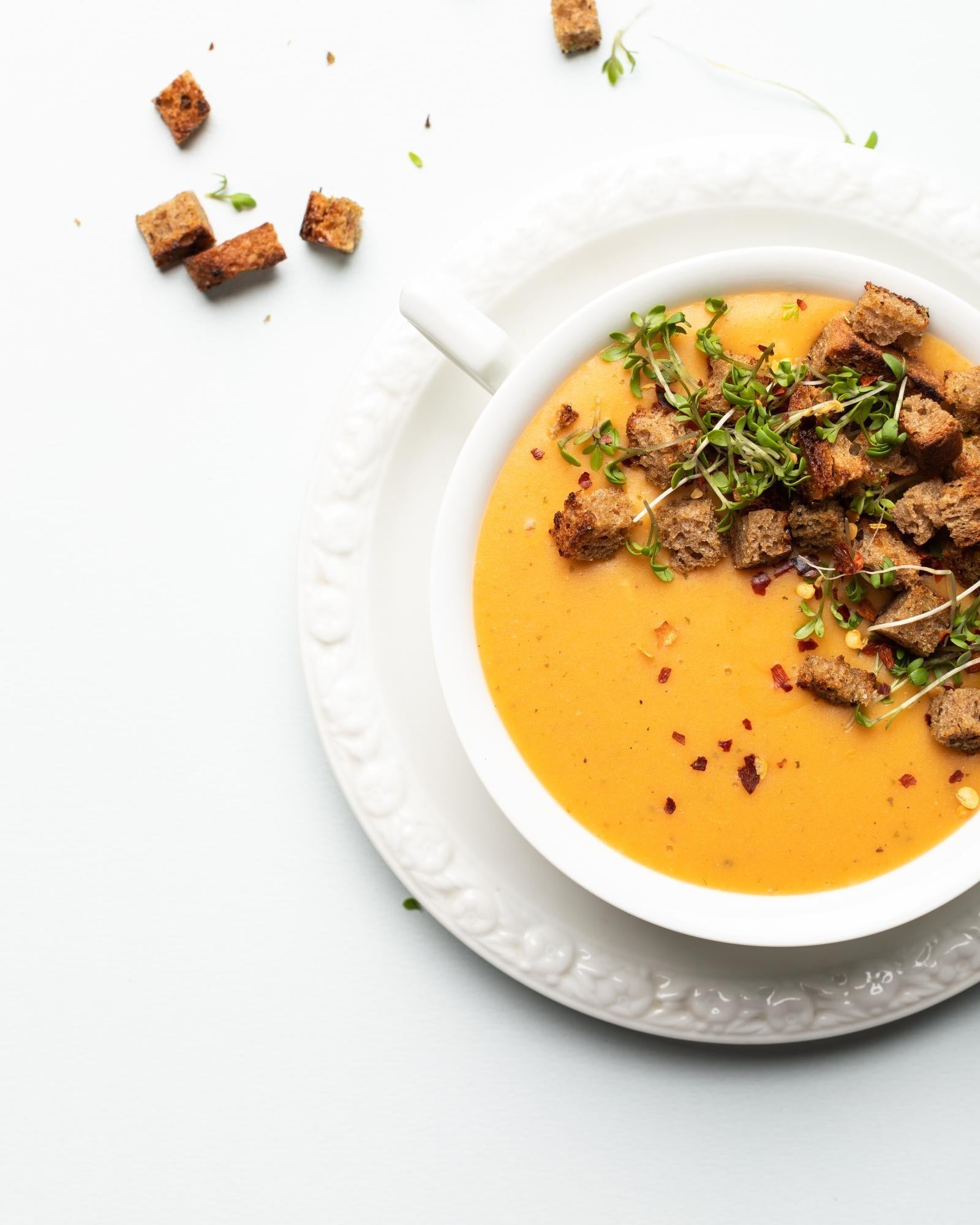 Zuppa di lenticchie con crostini all'aglio