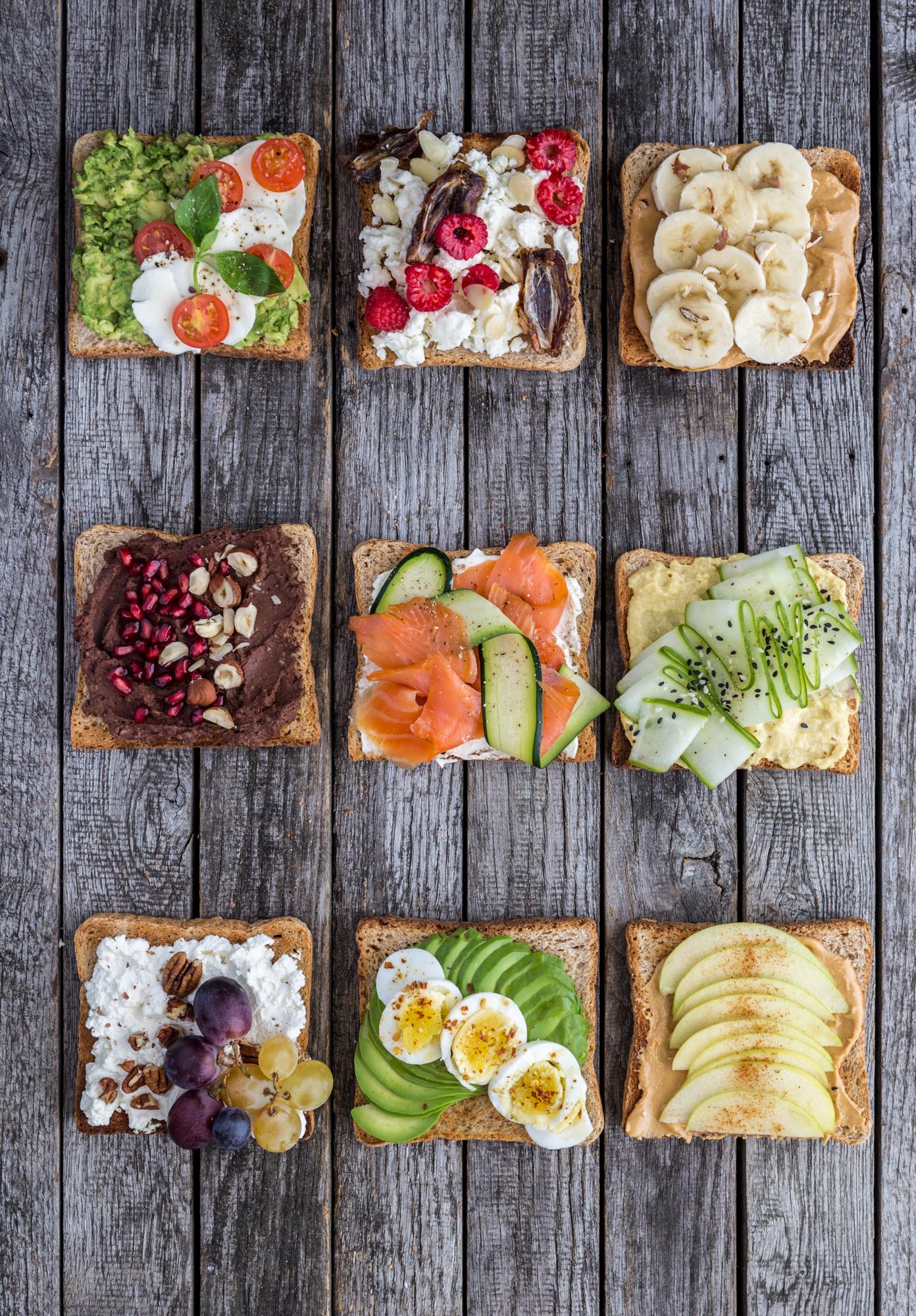 Toast con hummus al cioccolato e noci