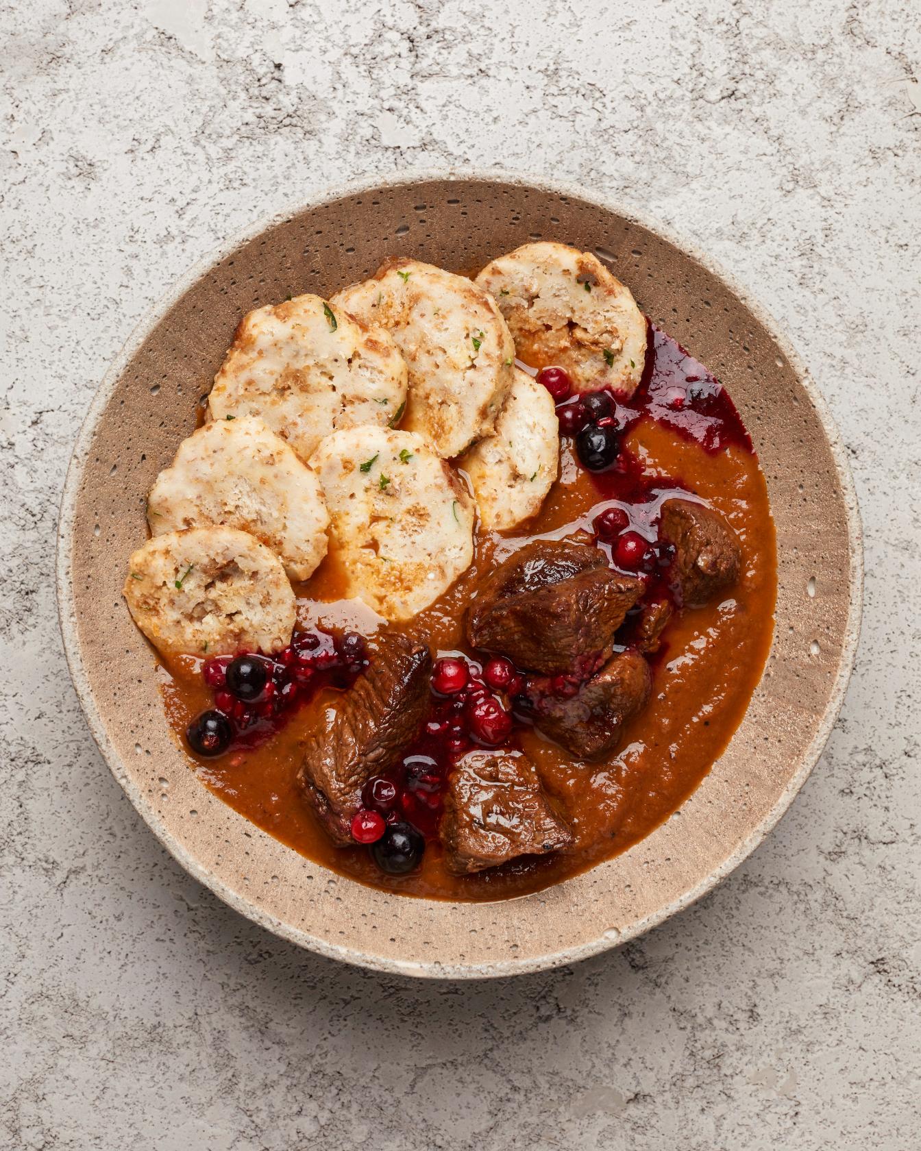Ragù di daino con frutti di bosco