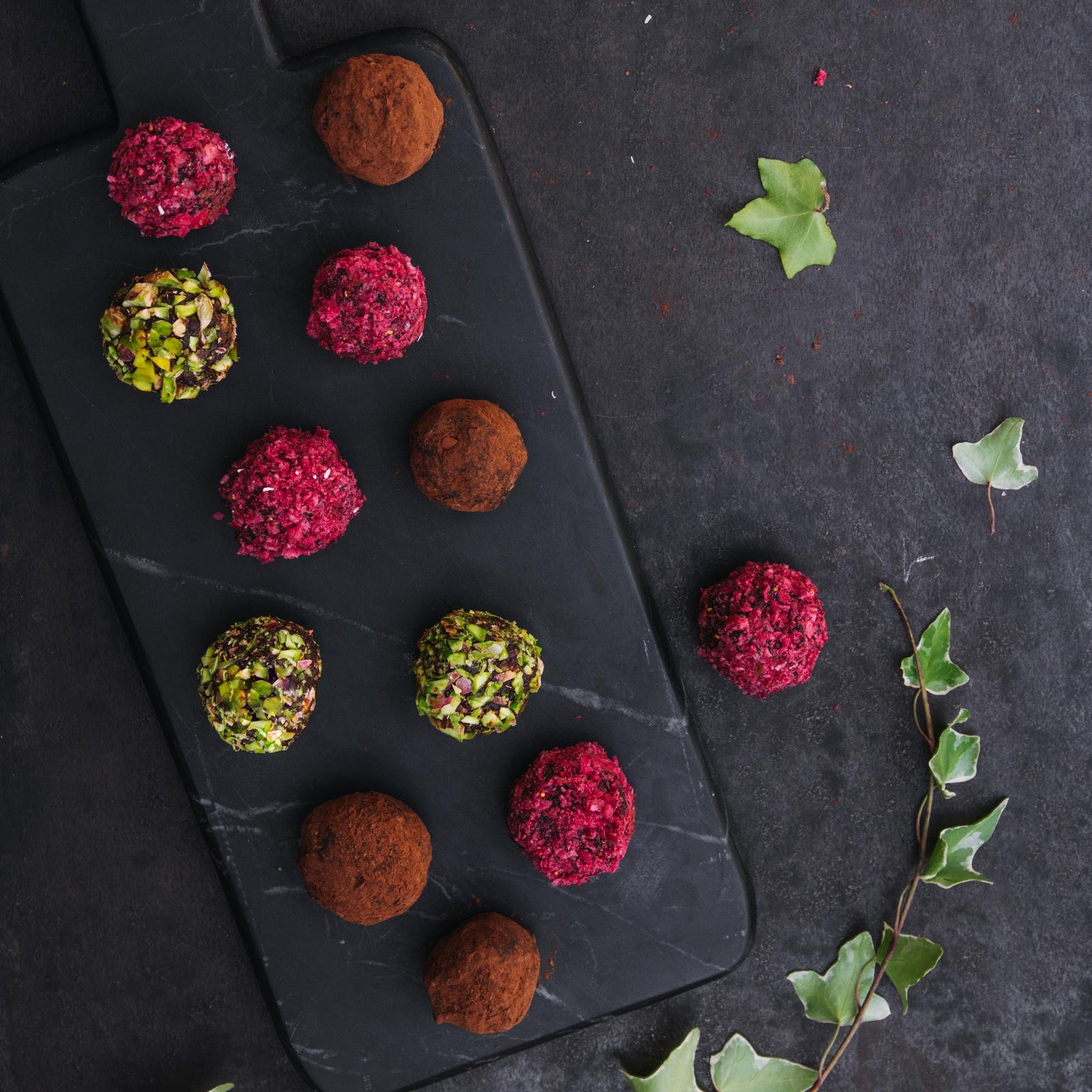 Palline di datteri con pistacchi