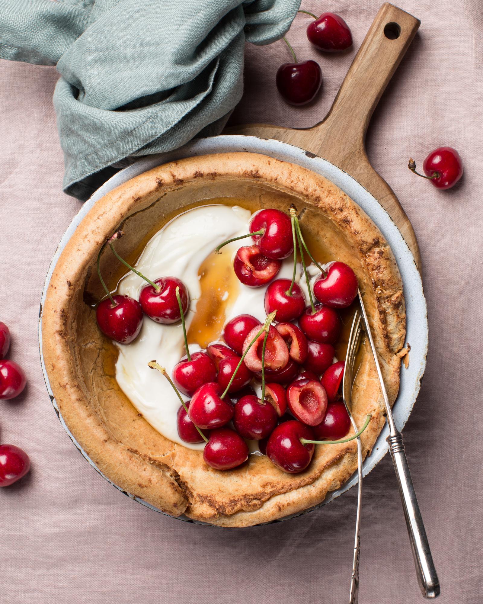 Dutch baby con ciliegie