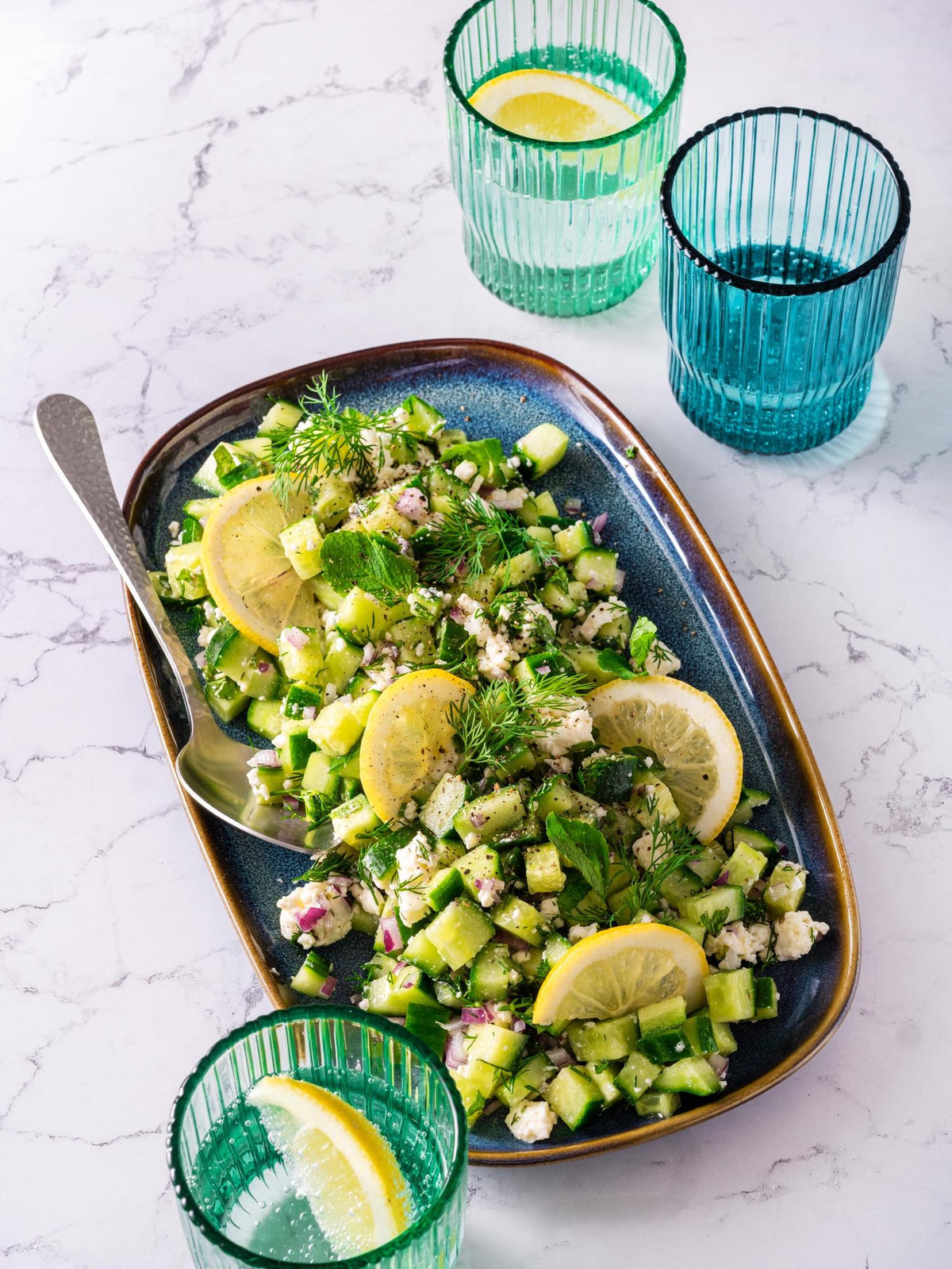 Insalata egiziana di cetrioli con formaggio balcanico