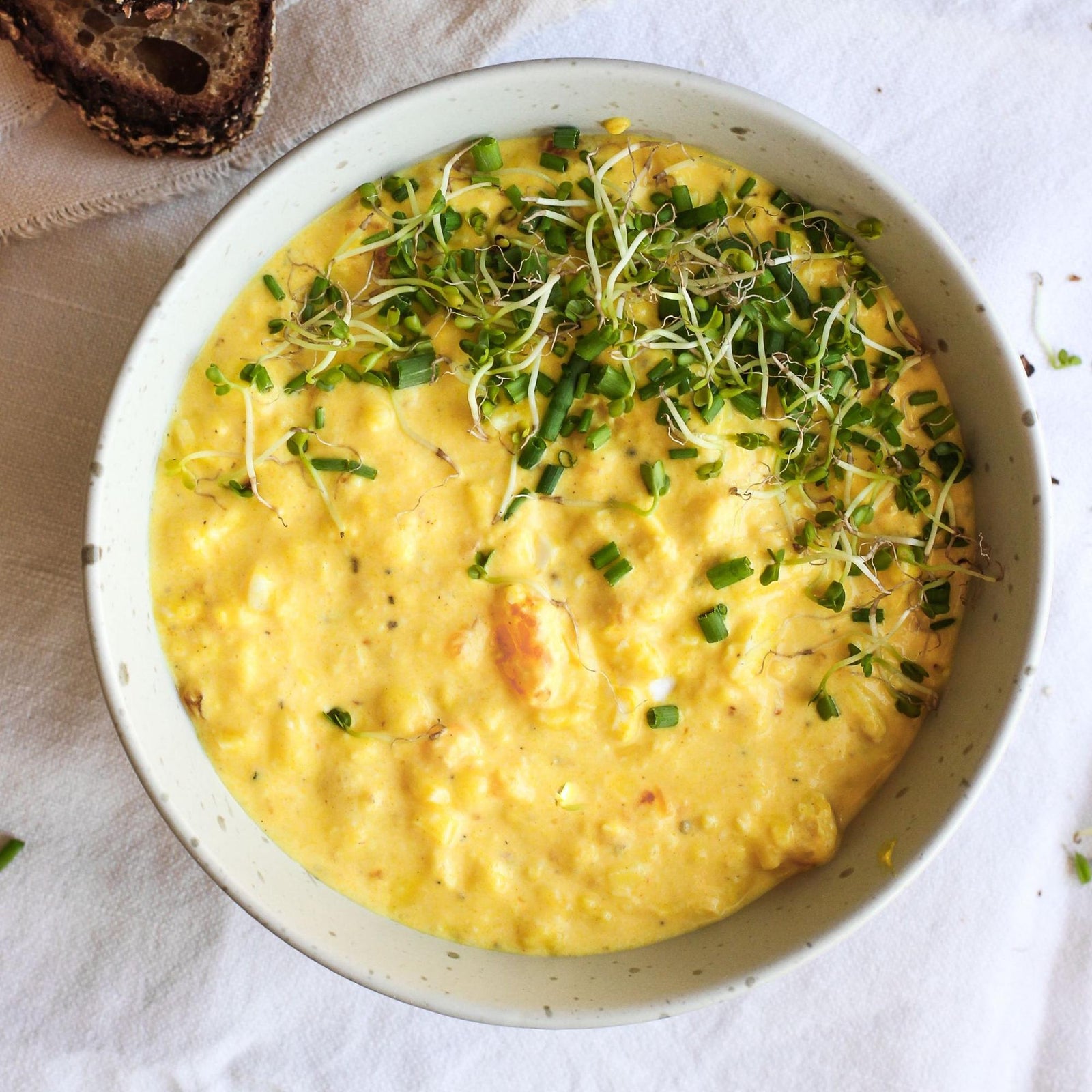 Insalata di uova con curcuma