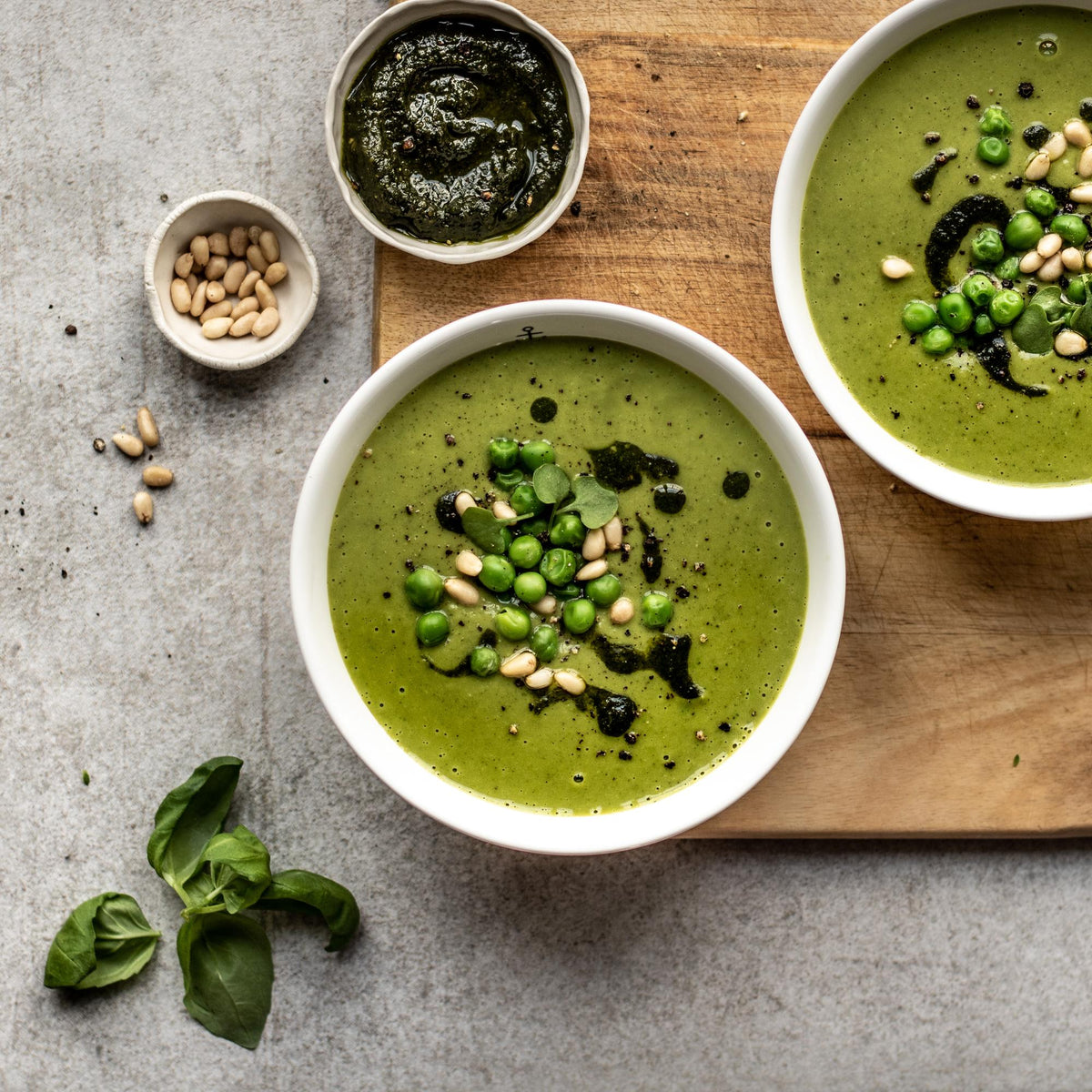 Crema di piselli con pesto di basilico