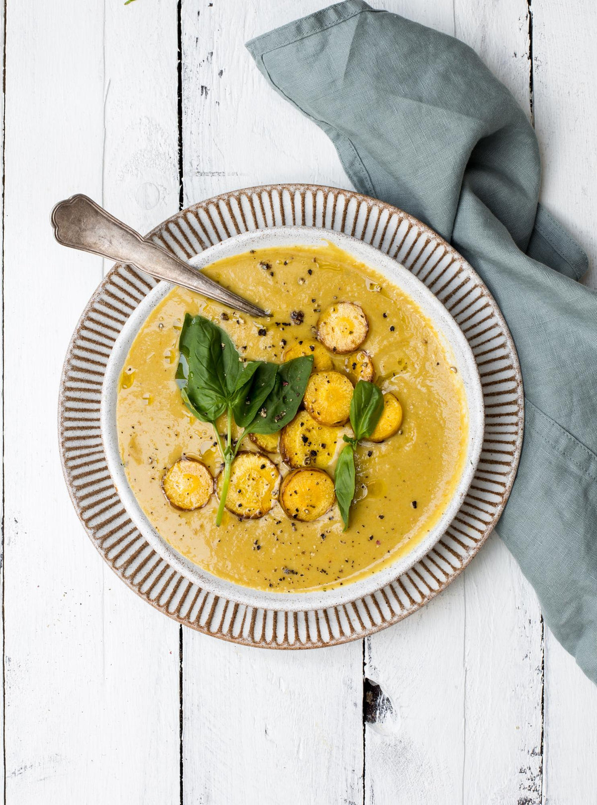 Zuppa di piselli con carote
