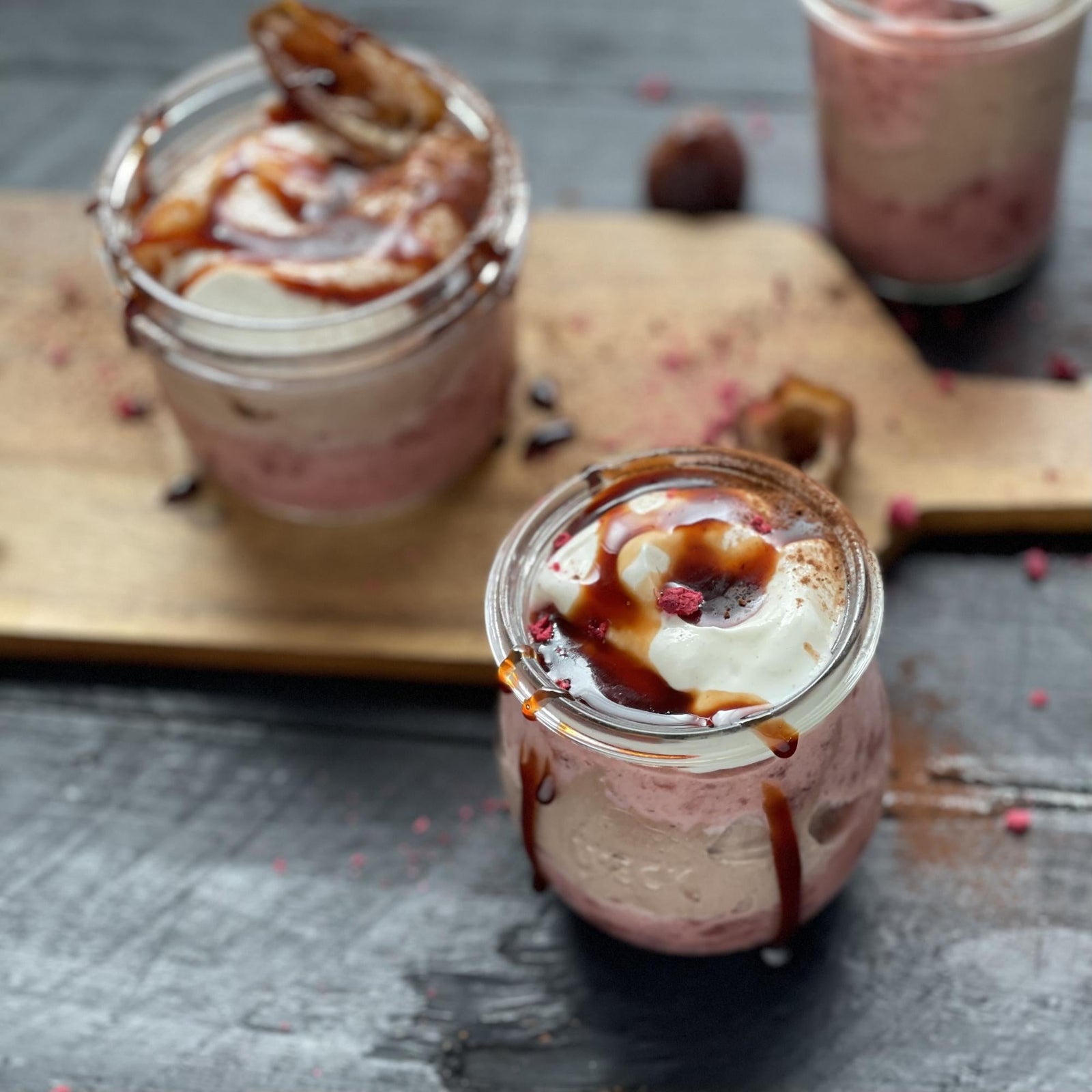 Parfait alla fragola e cacao con datteri