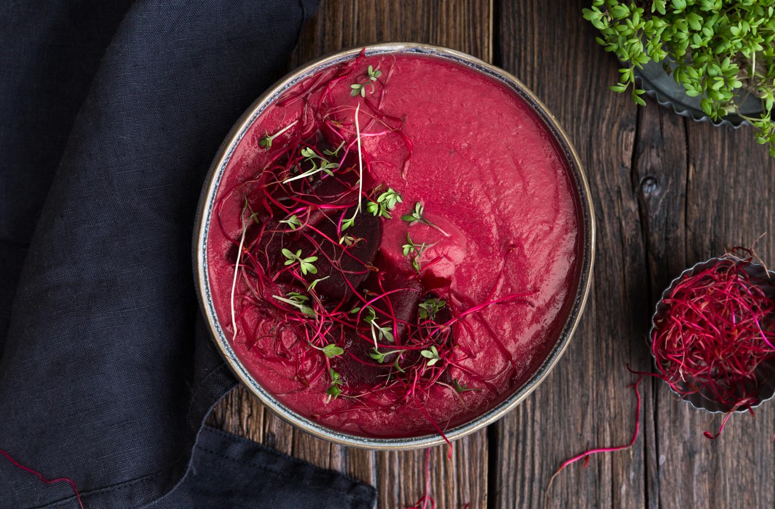 Delicato gazpacho di barbabietola con yogurt