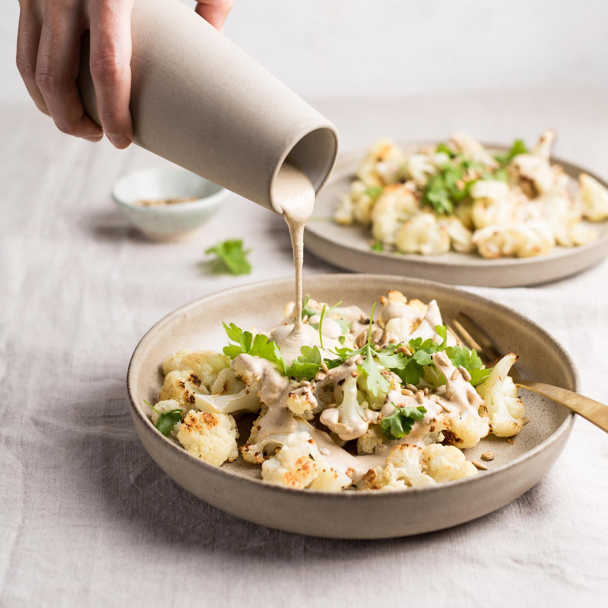 Cavolfiore al forno con salsa tahini