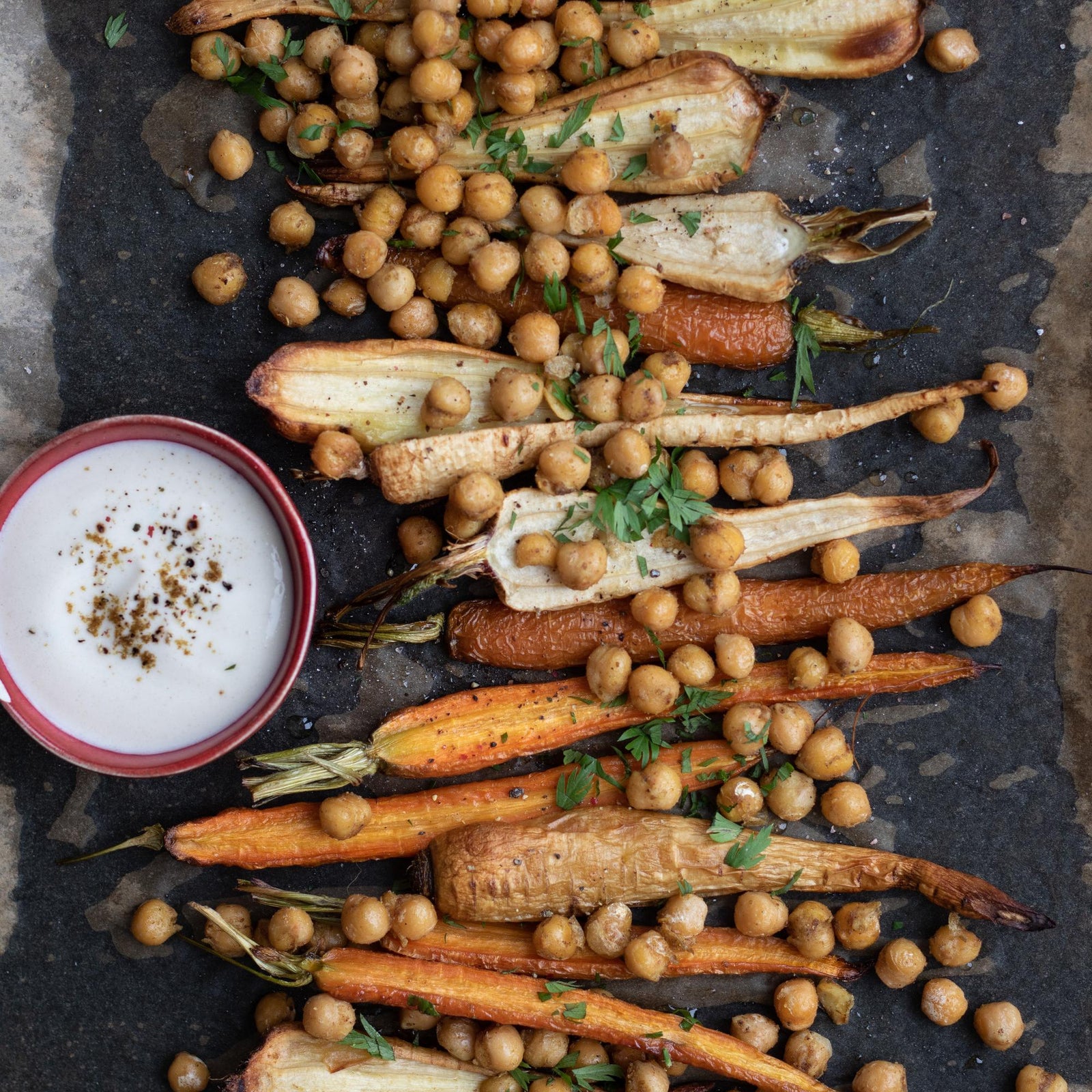 Verdure radici arrostite con ceci