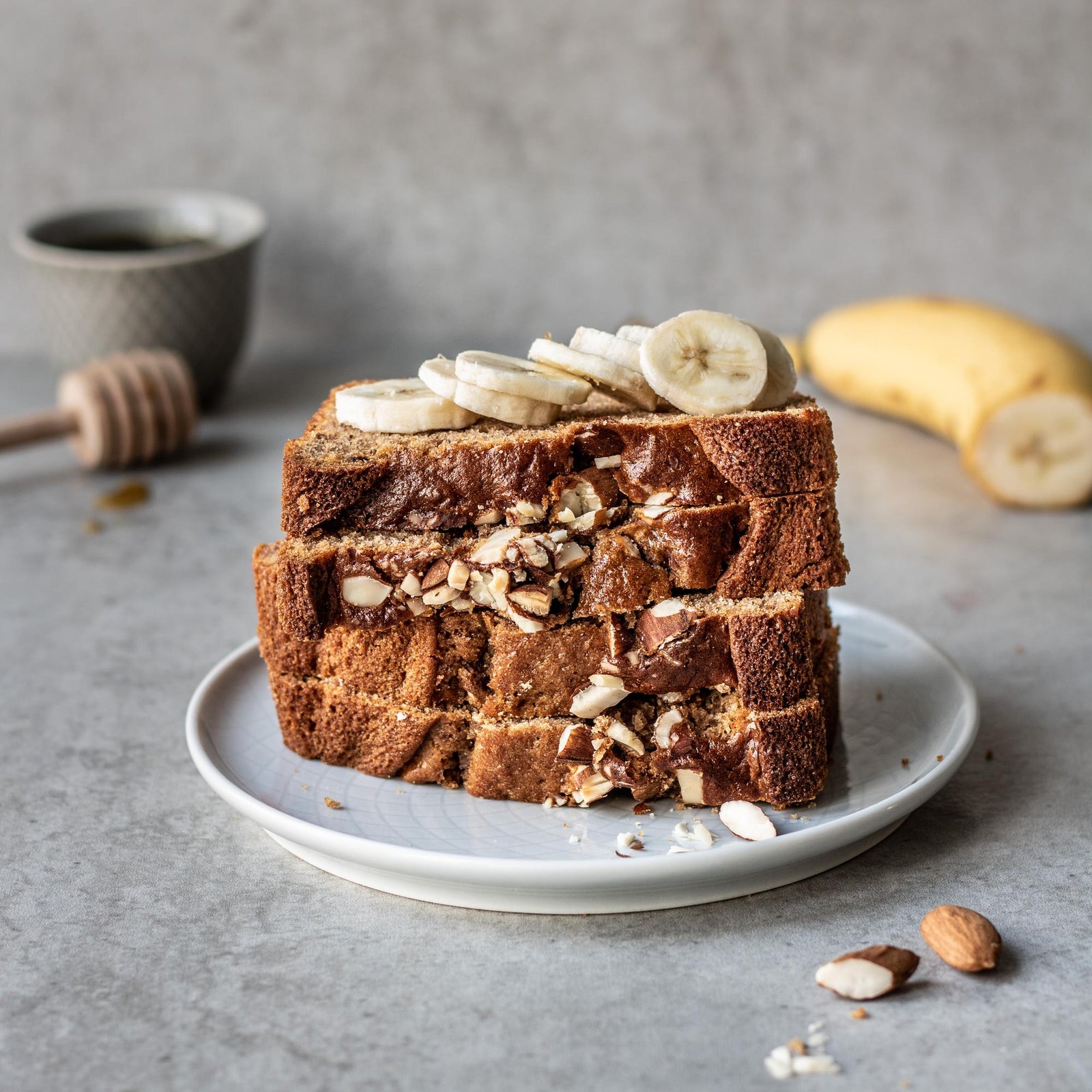 Pane alla banana senza glutine con mandorle