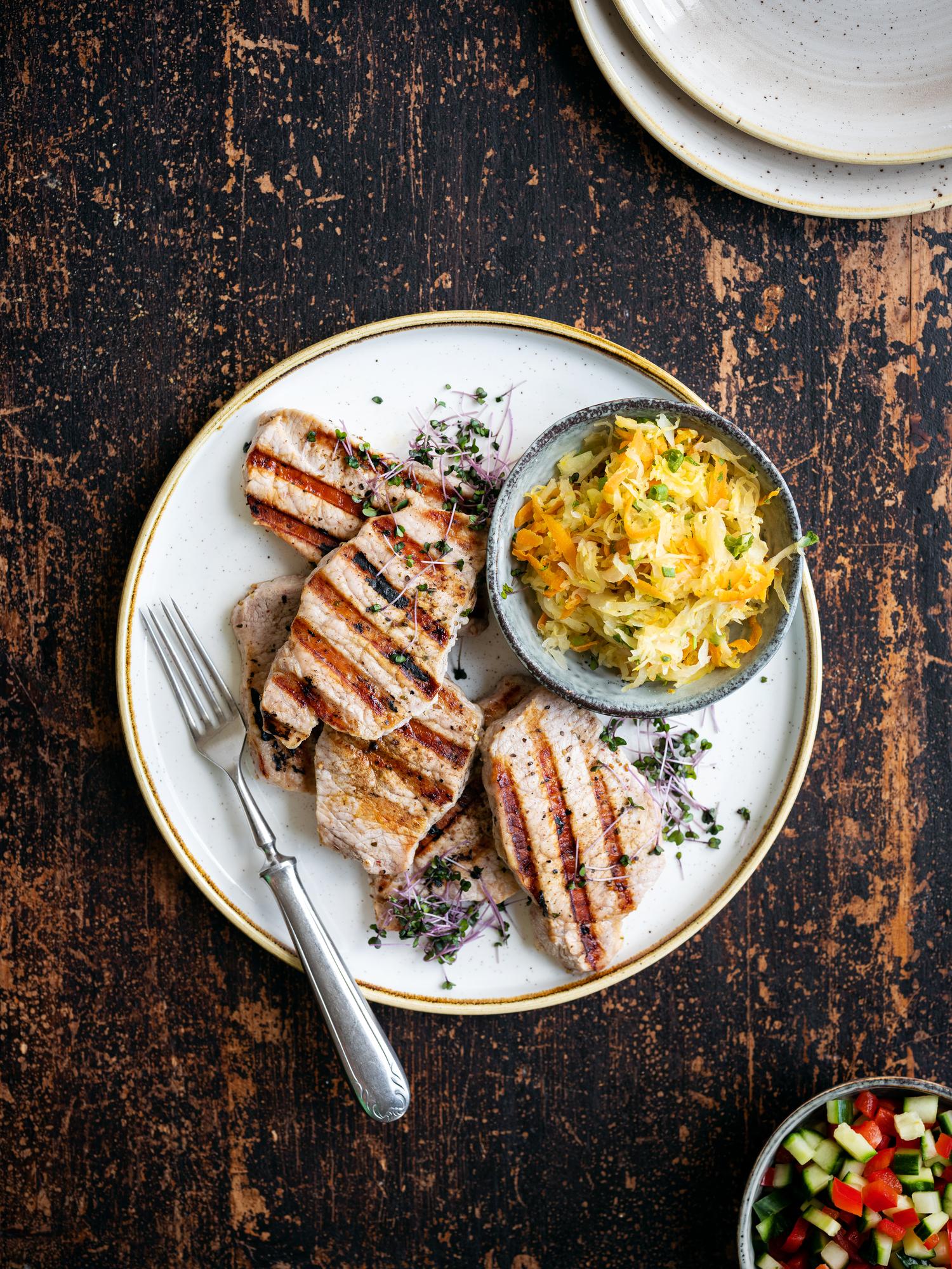 Arrosto di maiale alla griglia con insalata di crauti