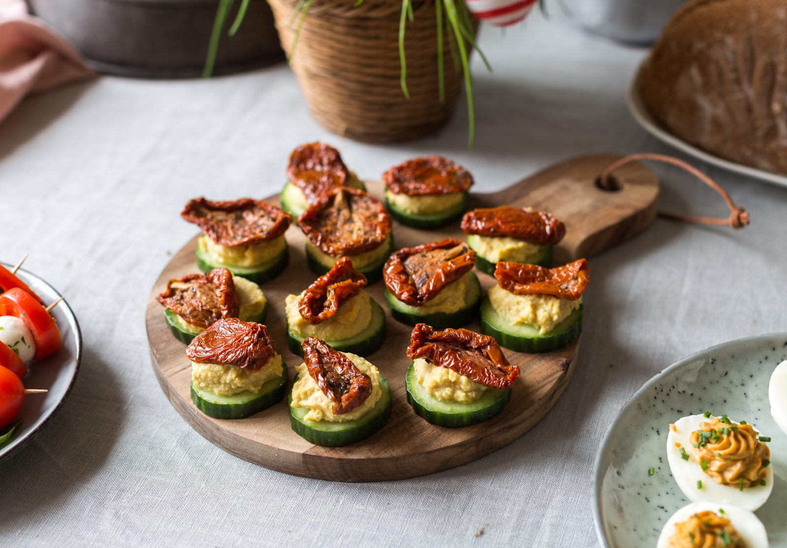 Bocconcini di cetriolo con hummus