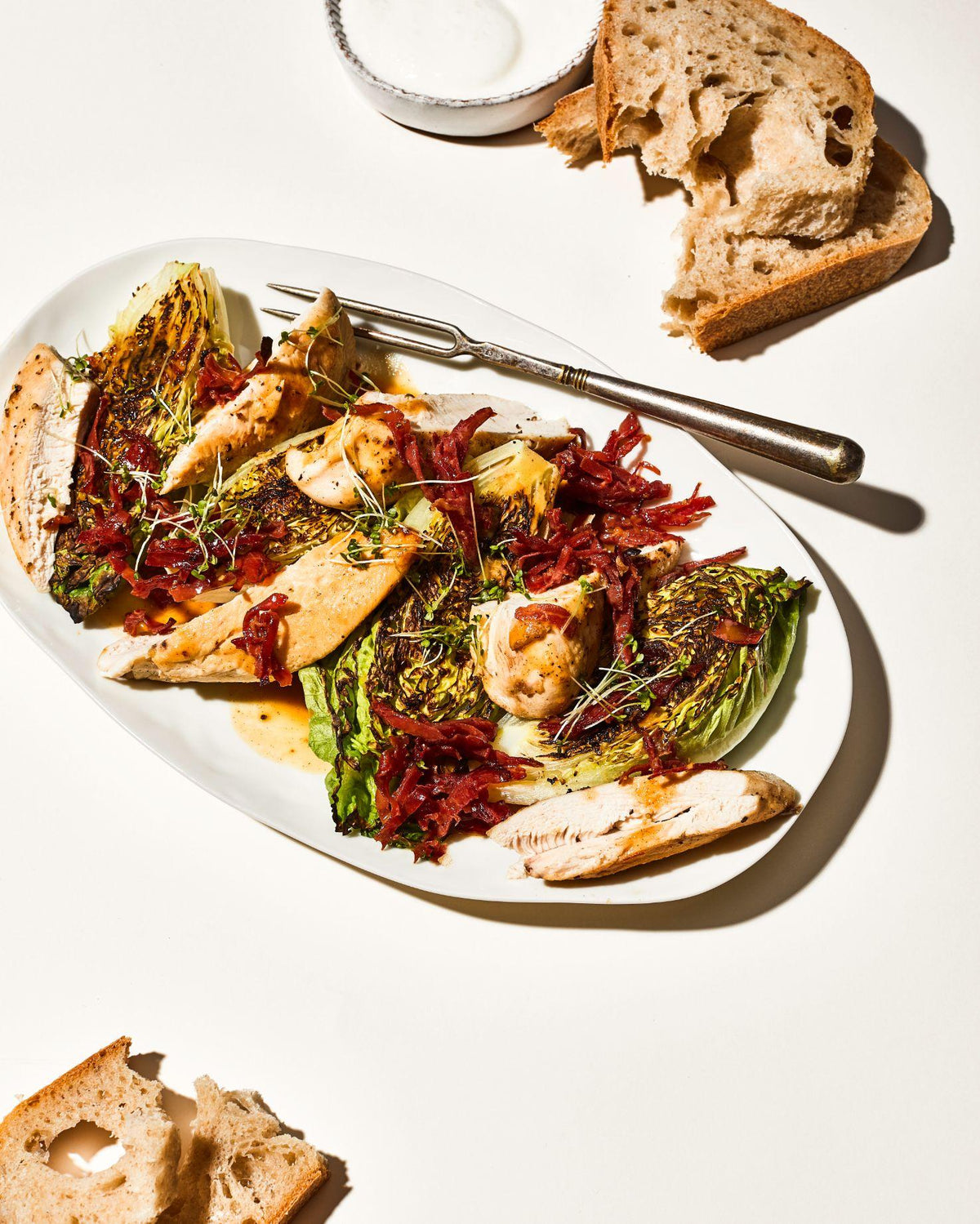Pollo in salsa miele e senape con insalata grigliata