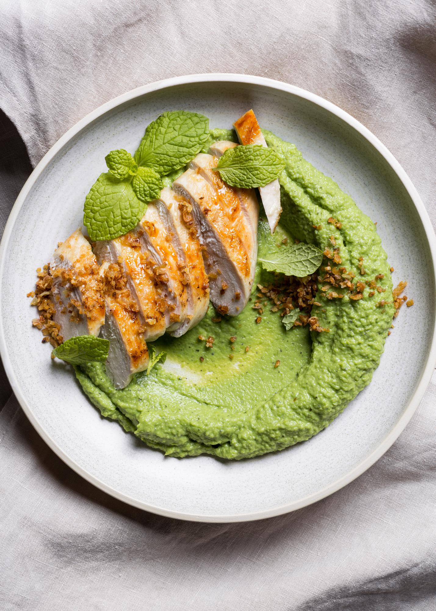 Pollo con purè di piselli