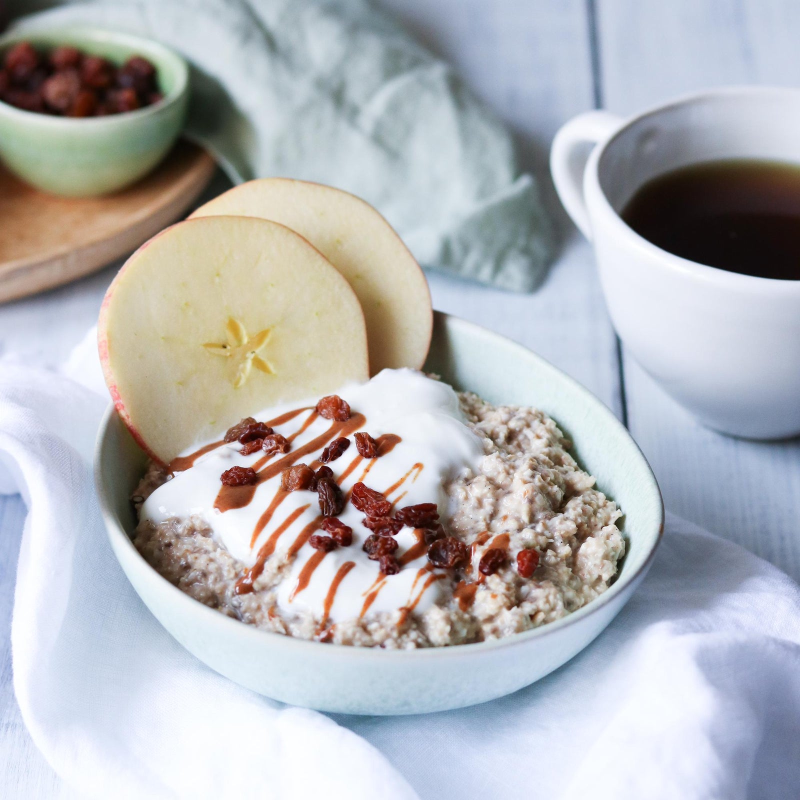 Porridge d'avena con spezie pan di zenzero e mela