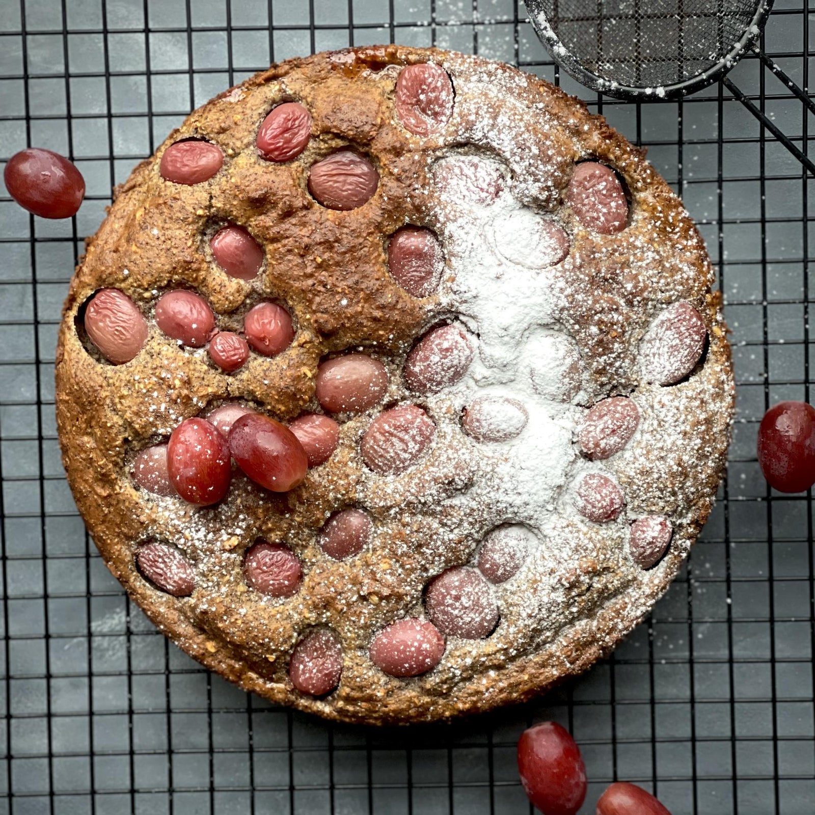 Torta di fiocchi d'avena con uva
