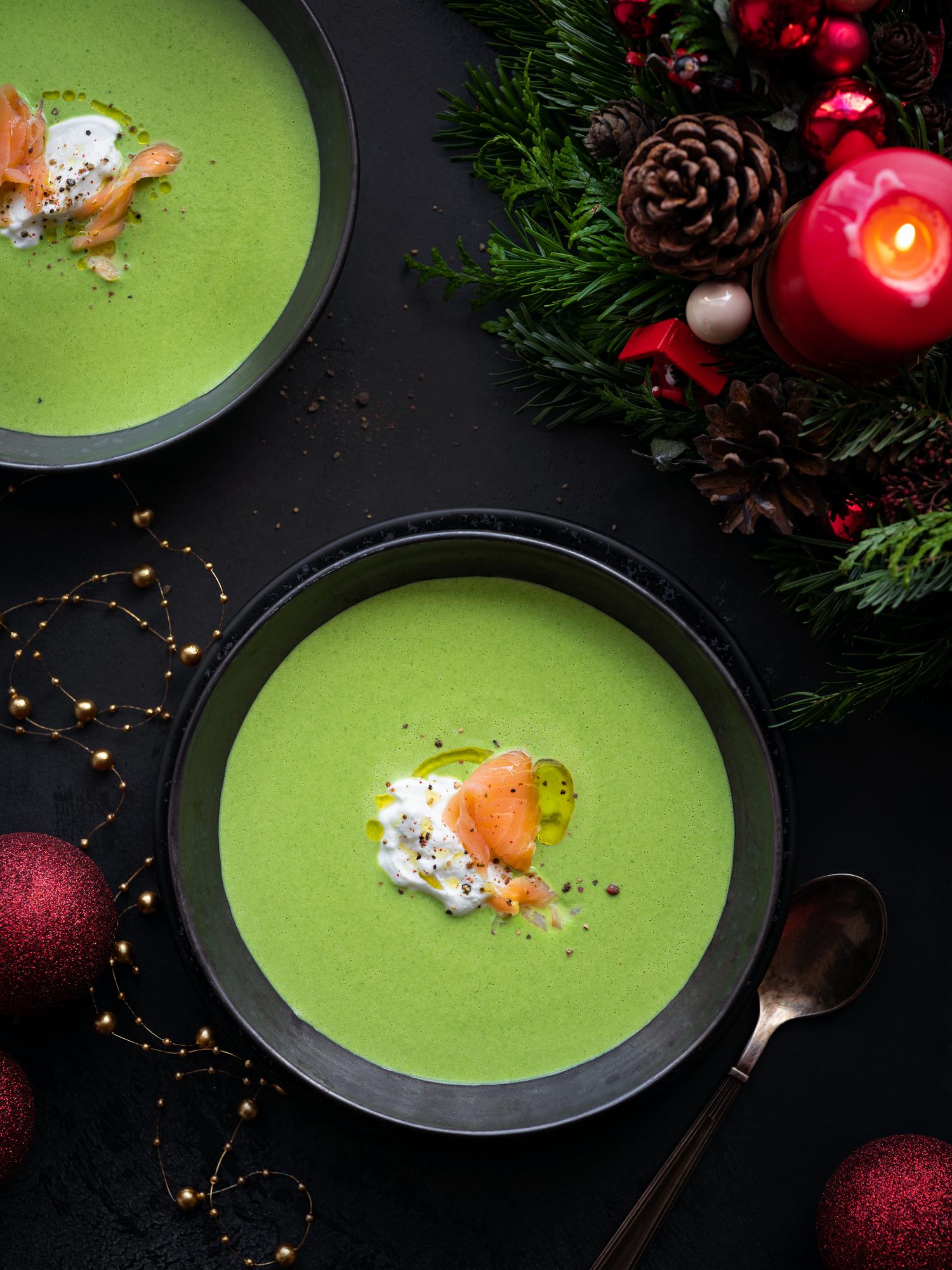 Zuppa di piselli con salmone affumicato