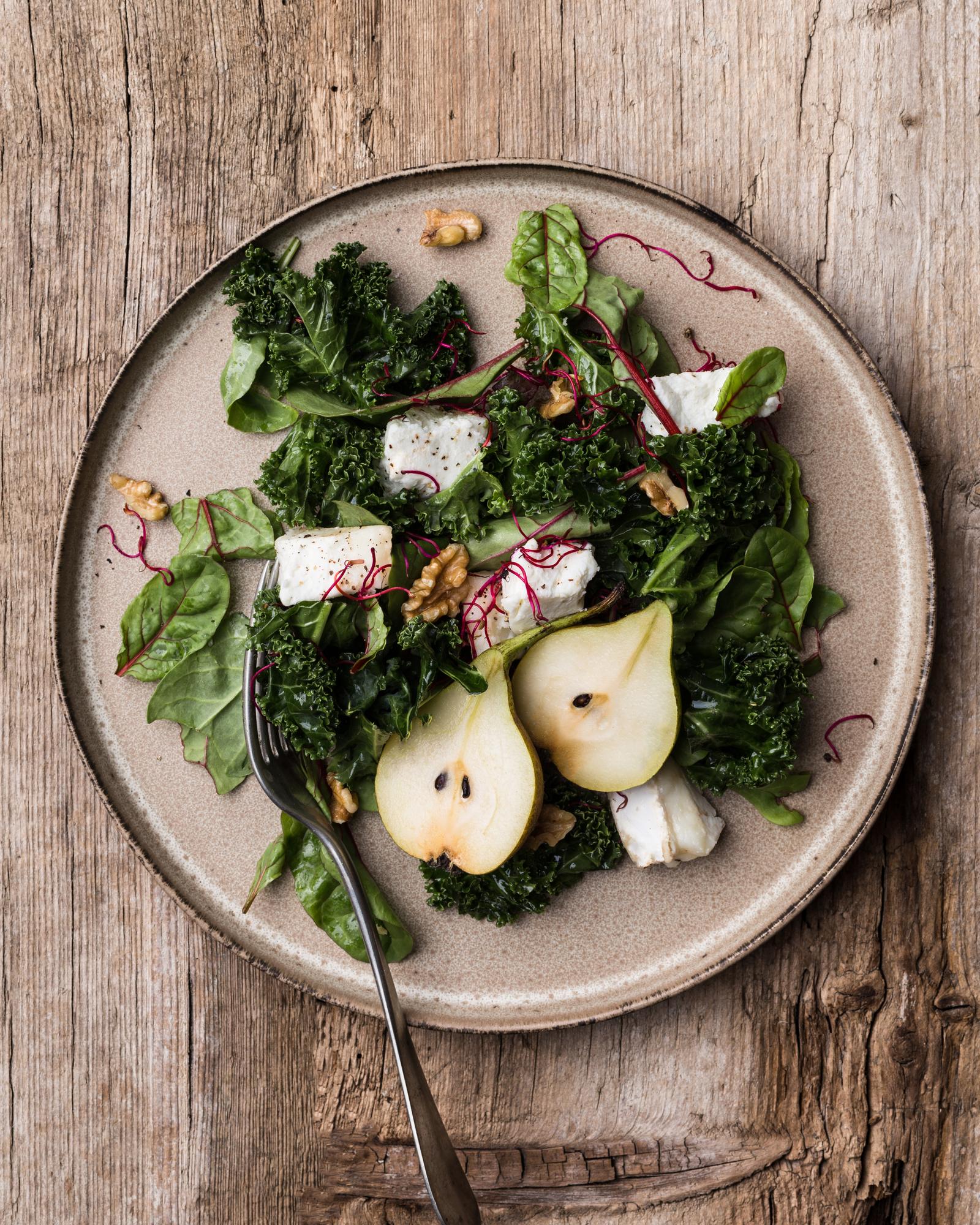 Insalata di pere con formaggio di capra e noci