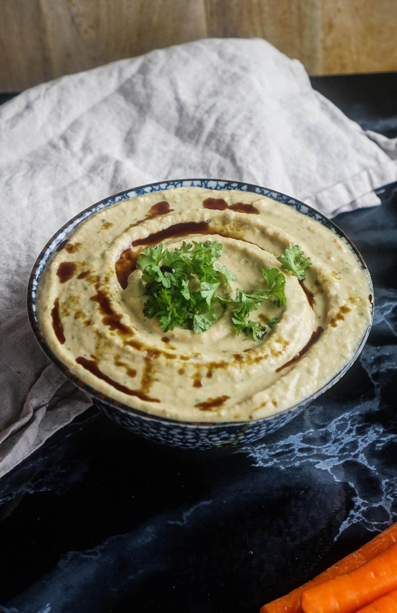 Hummus con yogurt e prezzemolo