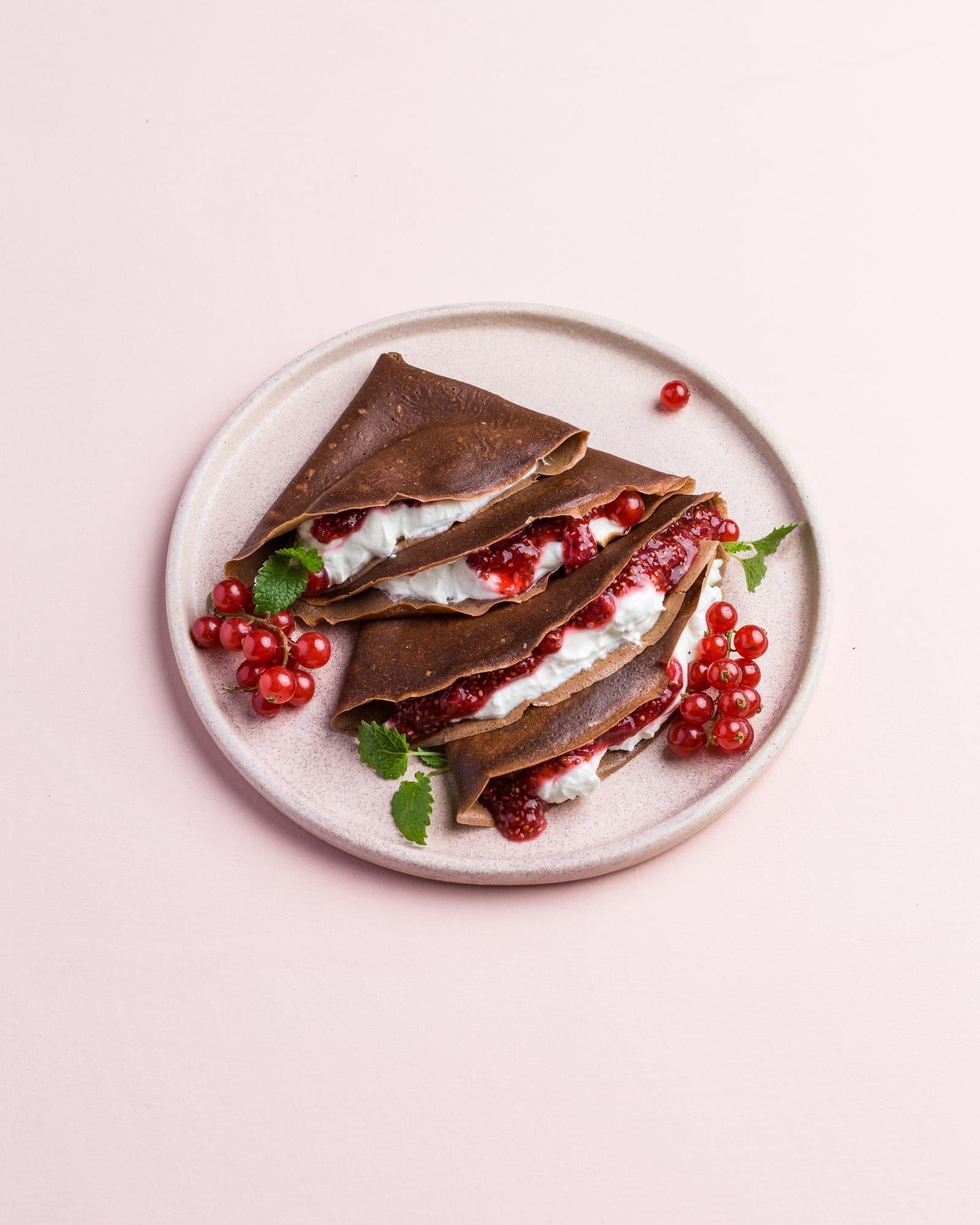 Crepes al cacao con marmellata chia al ribes