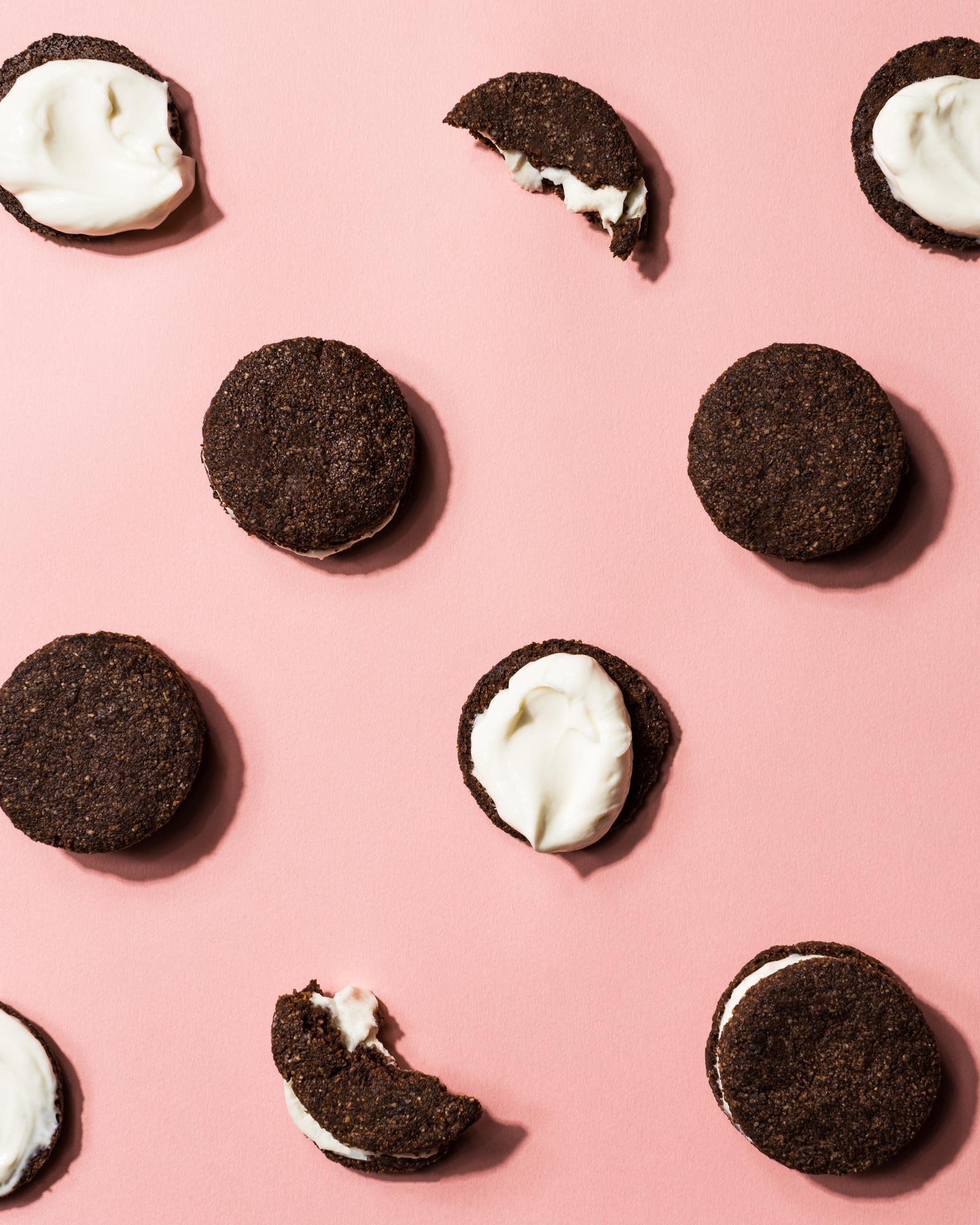 Biscotti al cacao con crema di ricotta