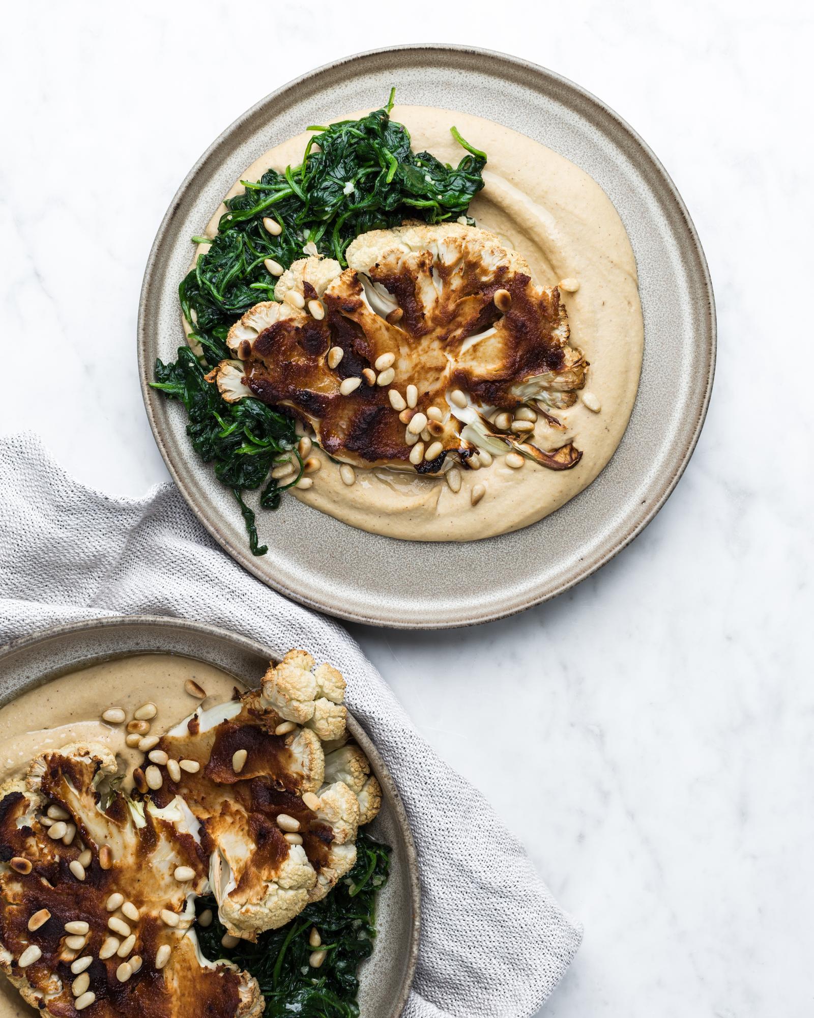 Bistecche di cavolfiore con hummus
