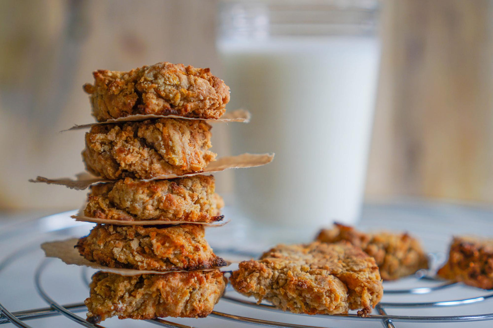 Biscotti alle carote con burro di arachidi
