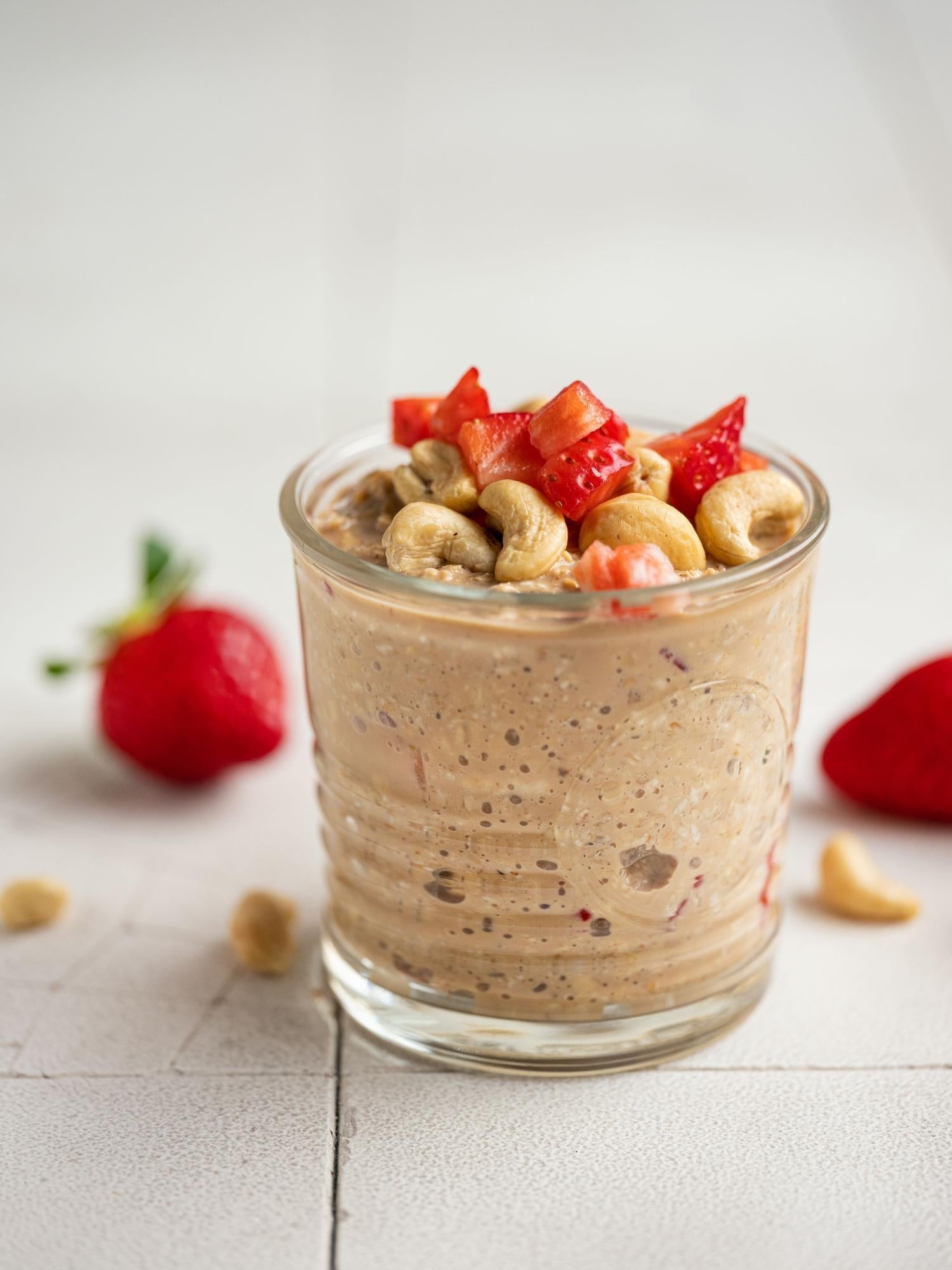 Fiocchi d'avena al caffè con fragole (overnight)