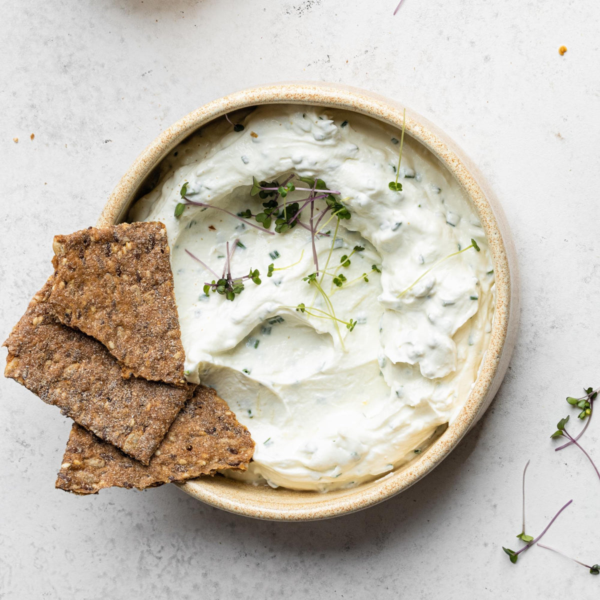 Crema spalmabile all'aglio con ricotta