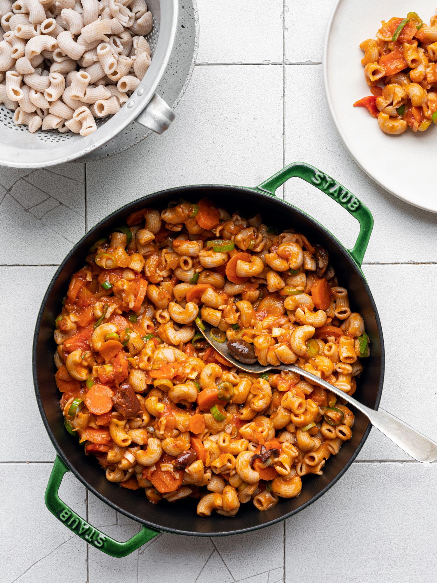 Mezze maniche con pomodori e carote