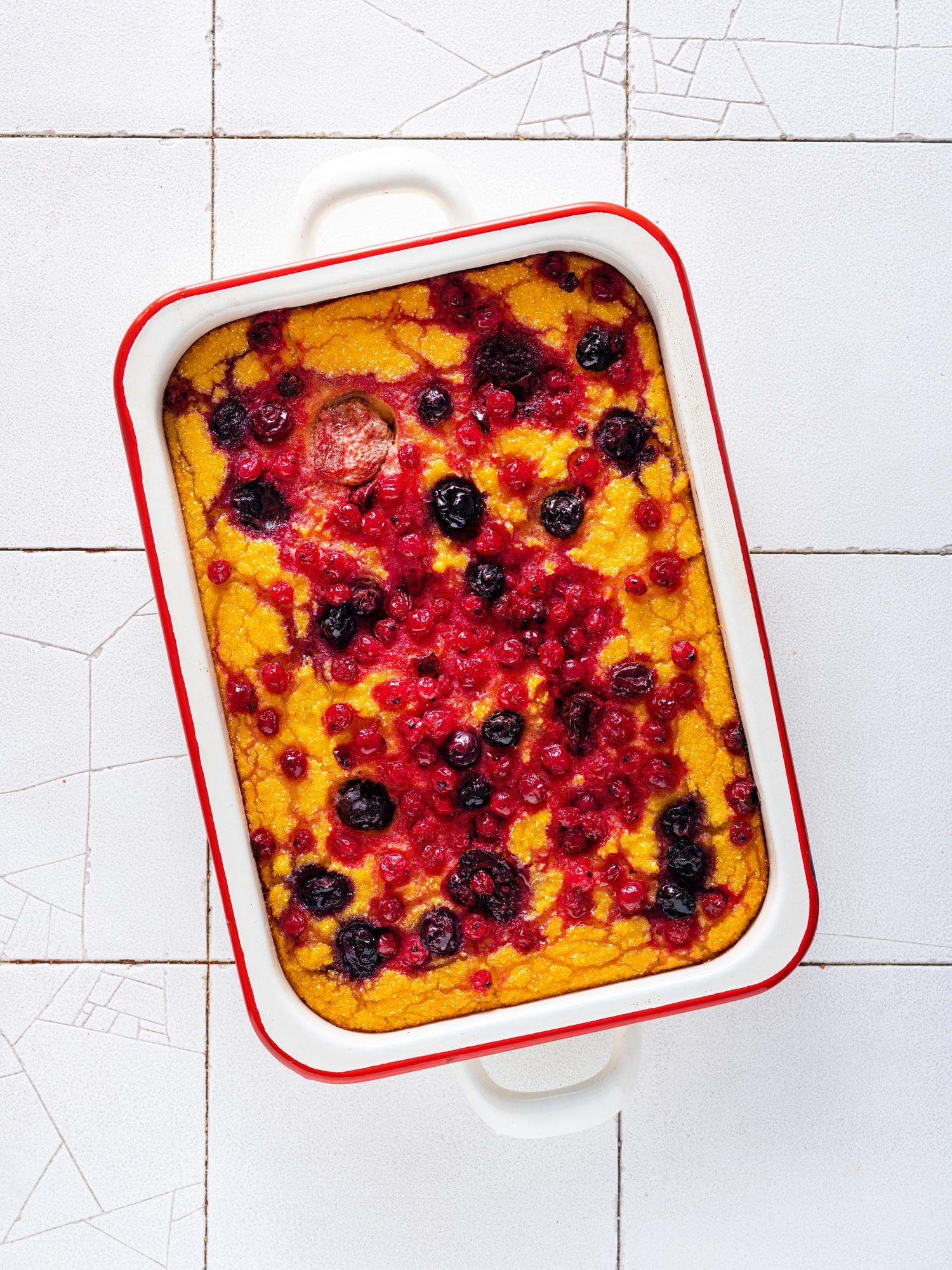 Semolino al forno con frutti di bosco