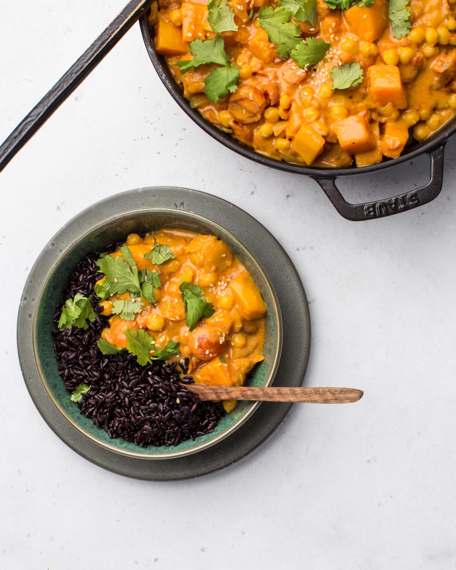 Curry di zucca con ceci e latte di cocco