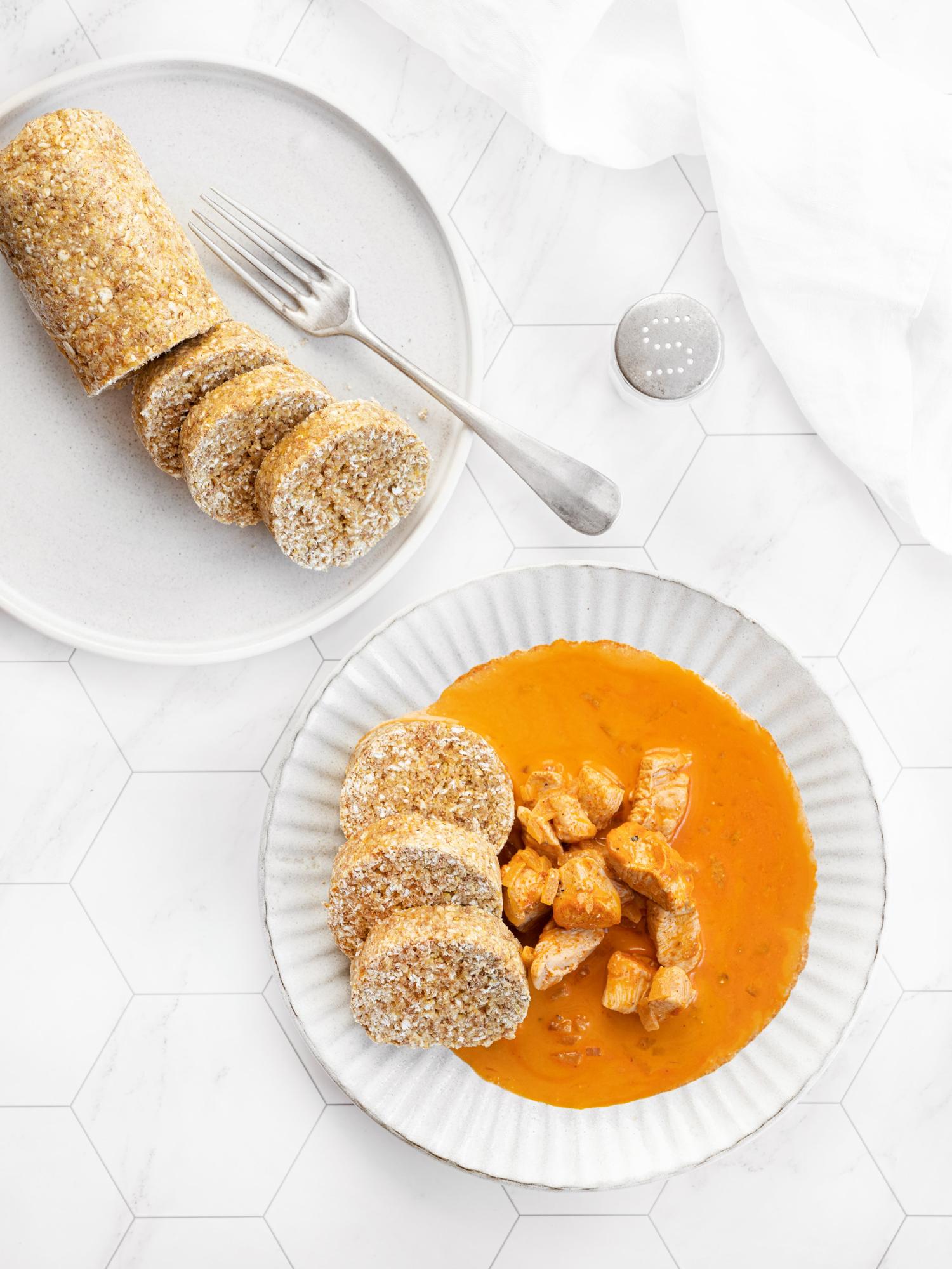 Pollo alla paprika con gnocchi di fiocchi d'avena