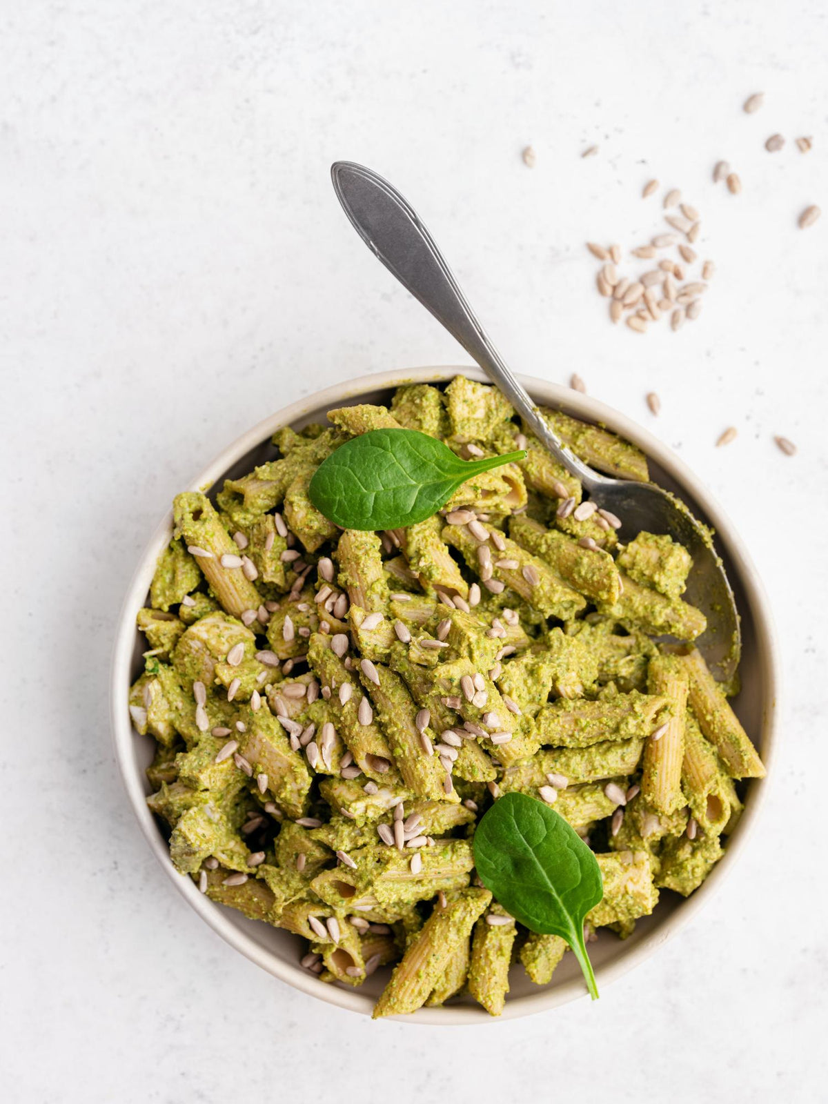 Insalata di pollo con condimento alla paprika
