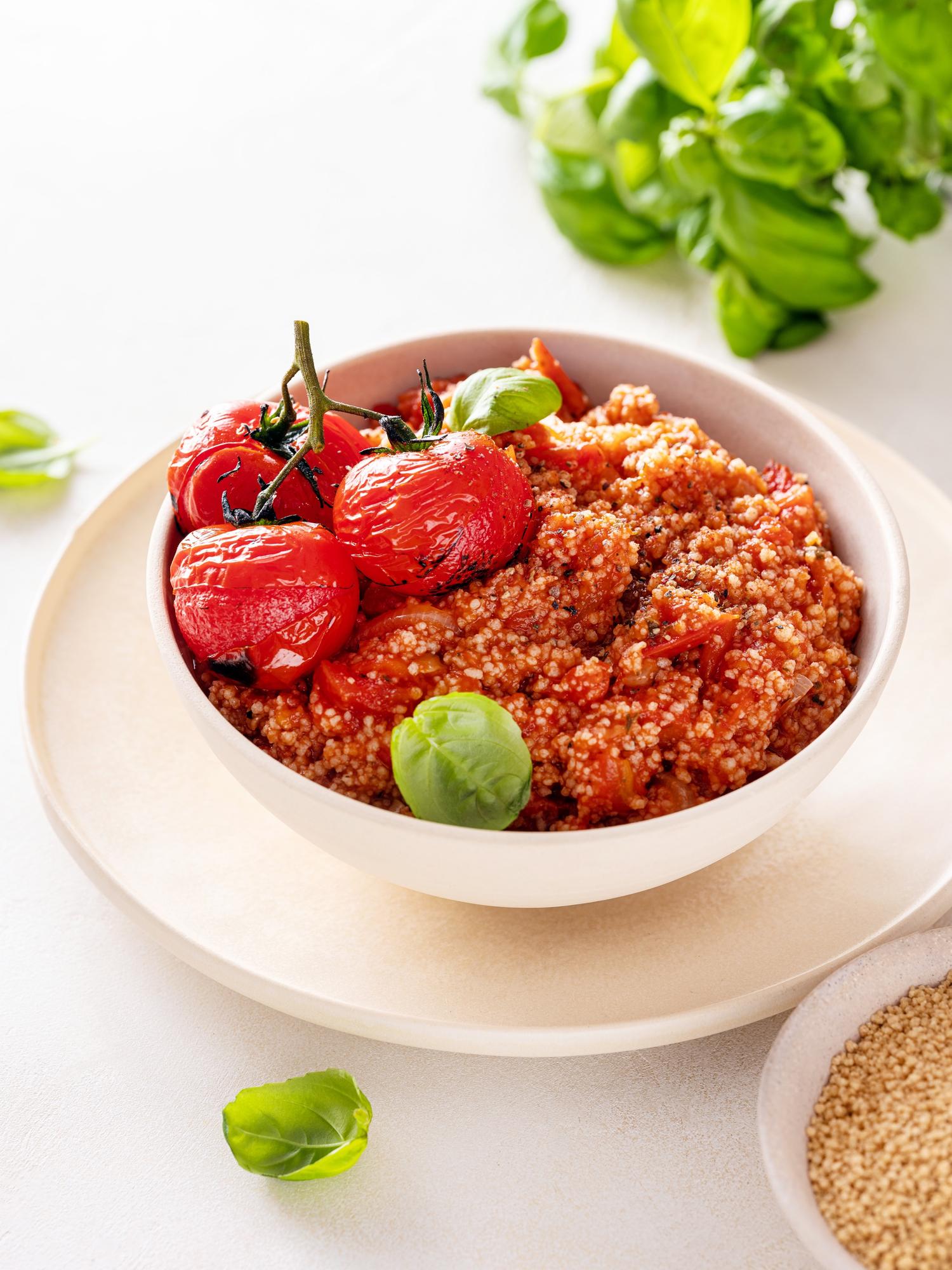 Cuscus con pomodori e basilico