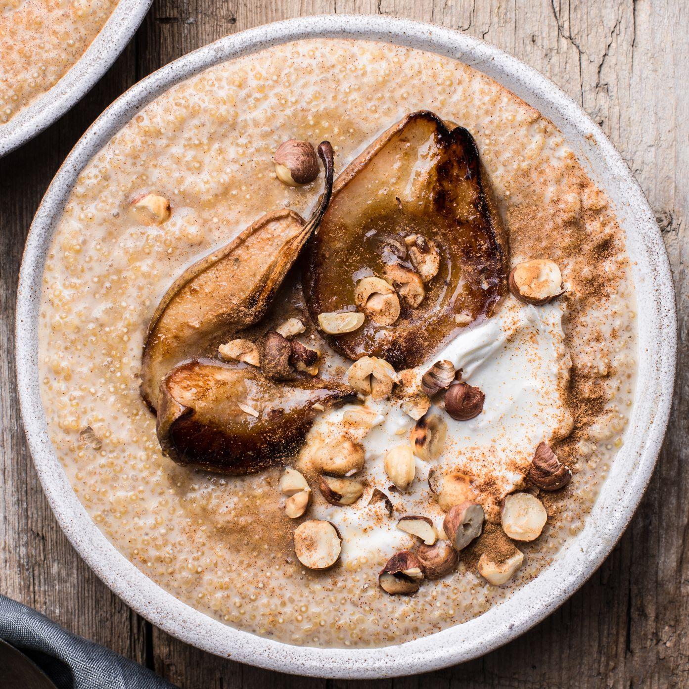 Porridge di quinoa con pera al forno
