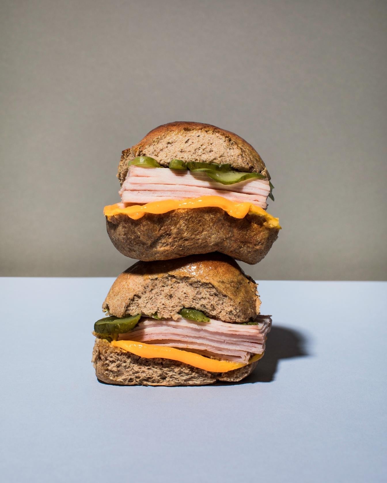 Panini lievitati con formaggio e prosciutto