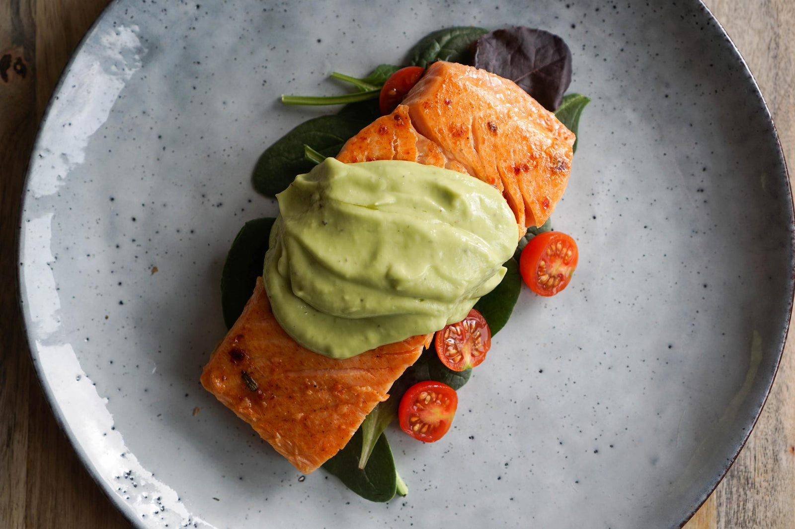 Salmone con salsa all'avocado