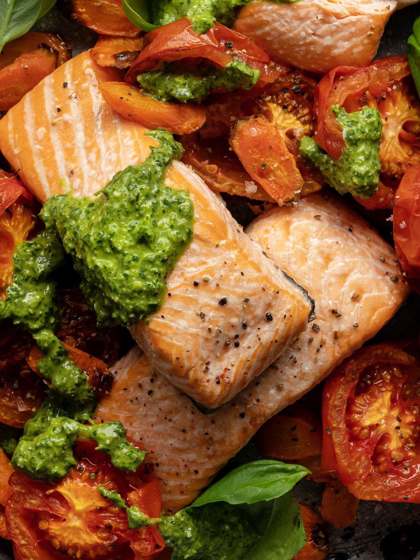 Salmone con verdure in teglia unica