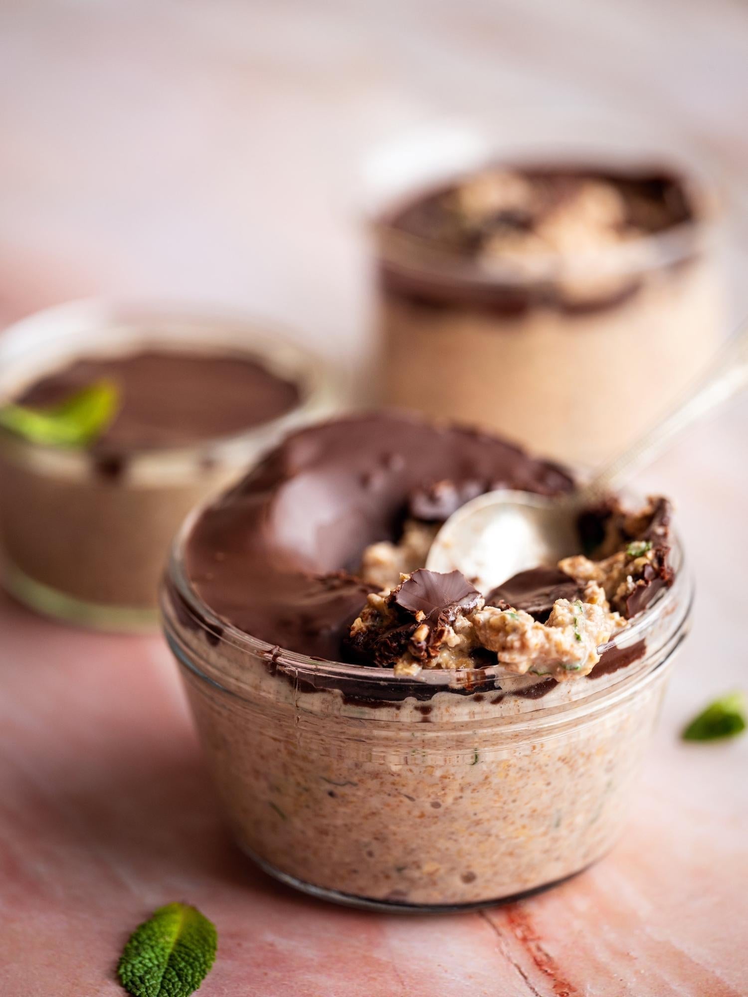 Fiocchi d'avena alla menta e cioccolato per la notte